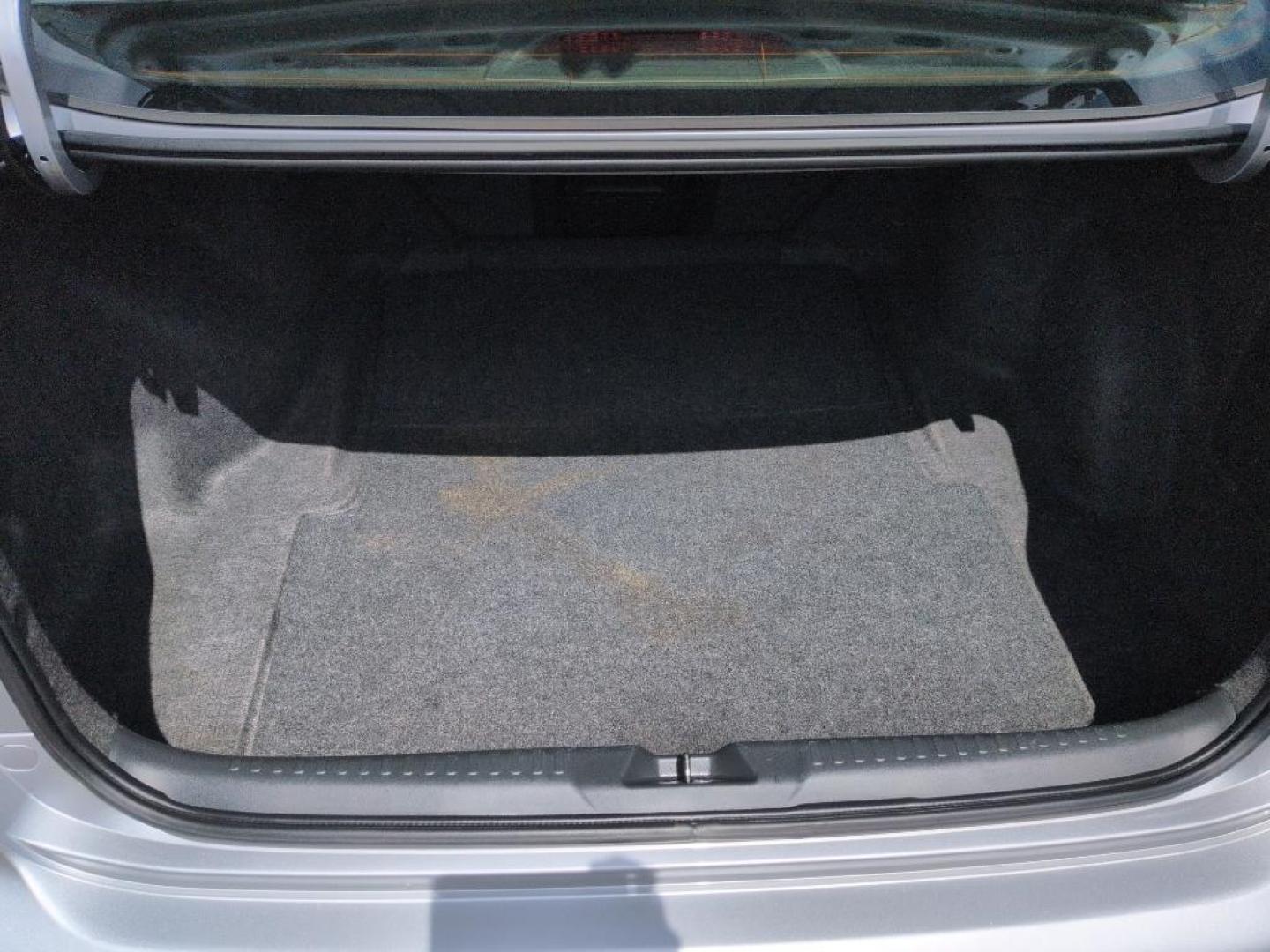 2003 GRAY Honda Accord LX (JHMCM56313C) with an 4 Cyl, 2.4L engine, Automatic transmission, located at 10890 W. Colfax Ave., Lakewood, CO, 80215, (303) 274-7692, 39.739914, -105.120132 - Photo#21