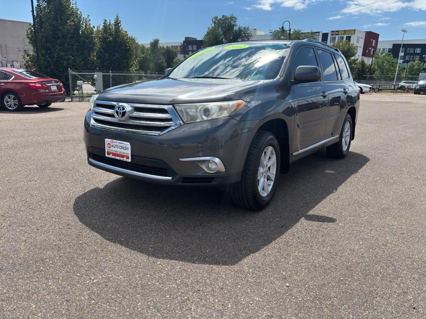 2012 GRAY Toyota Highlander SE (5TDBK3EHXCS) with an V6, 3.5L engine, Automatic transmission, located at 10890 W. Colfax Ave., Lakewood, CO, 80215, (303) 274-7692, 39.739914, -105.120132 - Photo#0