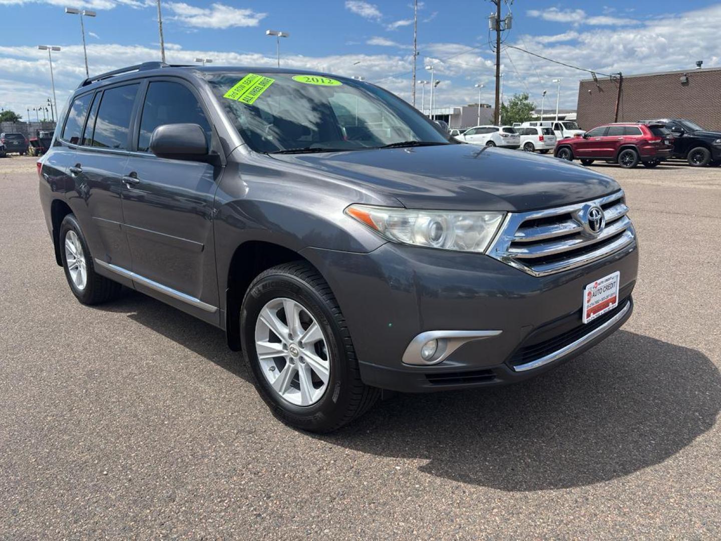 2012 GRAY Toyota Highlander SE (5TDBK3EHXCS) with an V6, 3.5L engine, Automatic transmission, located at 10890 W. Colfax Ave., Lakewood, CO, 80215, (303) 274-7692, 39.739914, -105.120132 - Photo#1