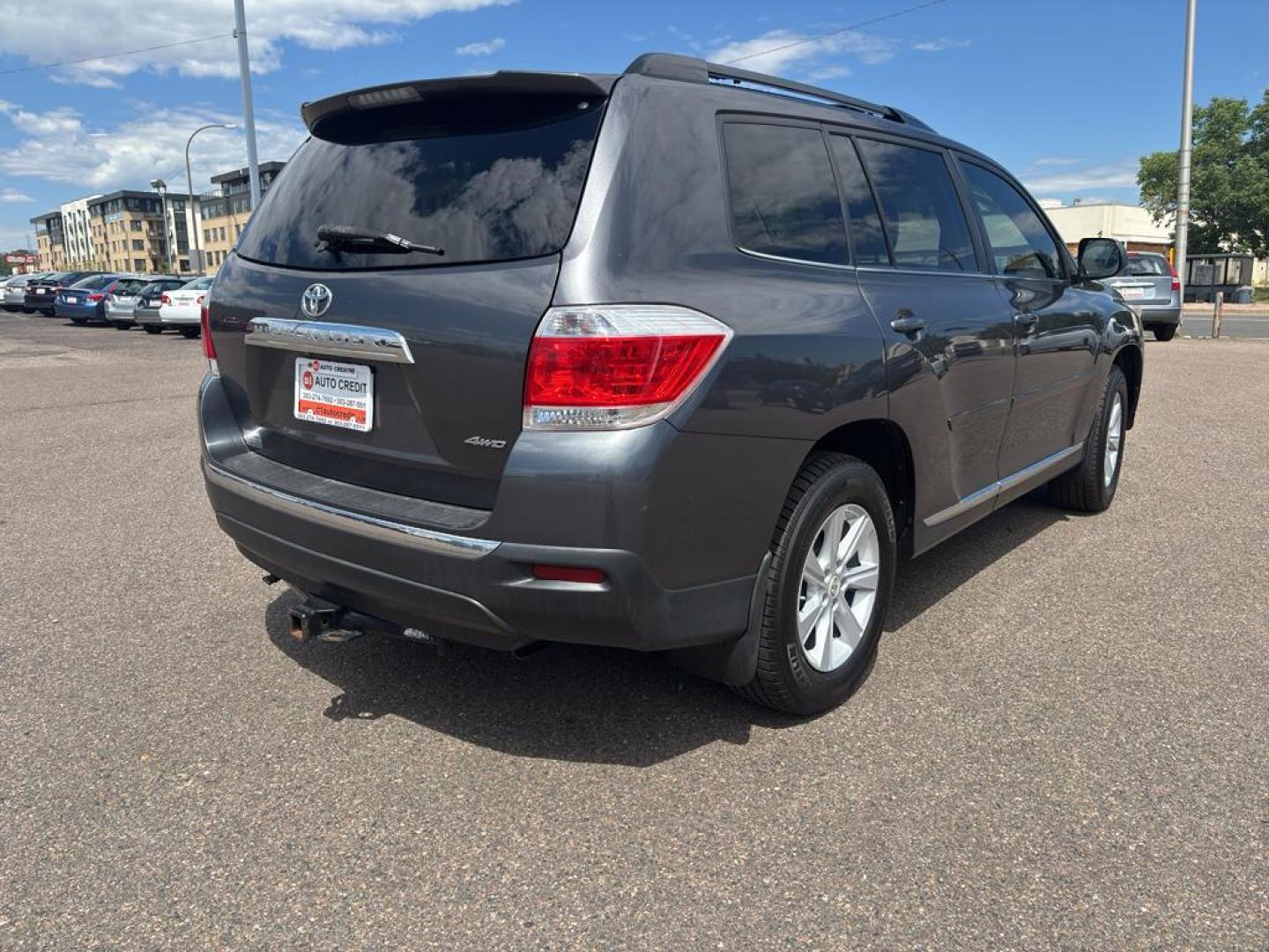 2012 GRAY Toyota Highlander SE (5TDBK3EHXCS) with an V6, 3.5L engine, Automatic transmission, located at 10890 W. Colfax Ave., Lakewood, CO, 80215, (303) 274-7692, 39.739914, -105.120132 - Photo#3