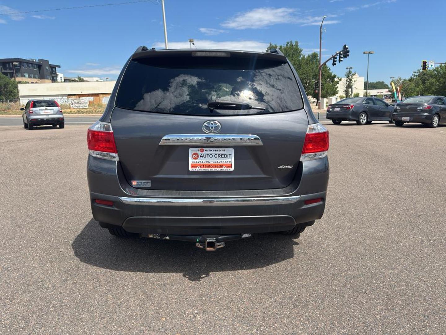 2012 GRAY Toyota Highlander SE (5TDBK3EHXCS) with an V6, 3.5L engine, Automatic transmission, located at 10890 W. Colfax Ave., Lakewood, CO, 80215, (303) 274-7692, 39.739914, -105.120132 - Photo#4