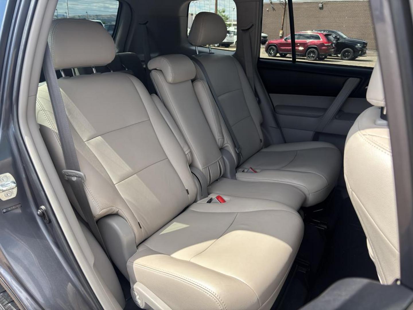 2012 GRAY Toyota Highlander SE (5TDBK3EHXCS) with an V6, 3.5L engine, Automatic transmission, located at 10890 W. Colfax Ave., Lakewood, CO, 80215, (303) 274-7692, 39.739914, -105.120132 - Photo#10