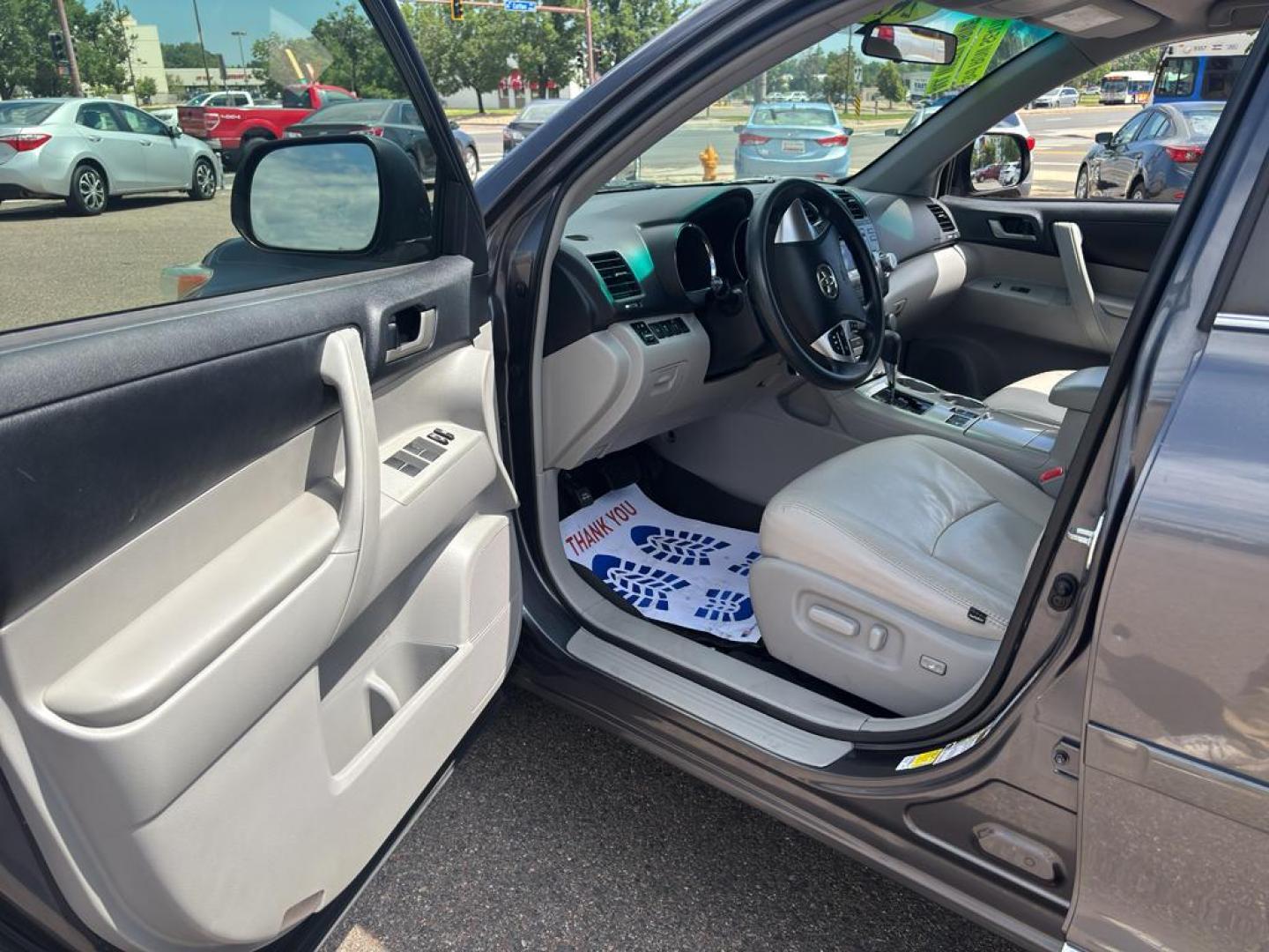 2012 GRAY Toyota Highlander SE (5TDBK3EHXCS) with an V6, 3.5L engine, Automatic transmission, located at 10890 W. Colfax Ave., Lakewood, CO, 80215, (303) 274-7692, 39.739914, -105.120132 - Photo#13