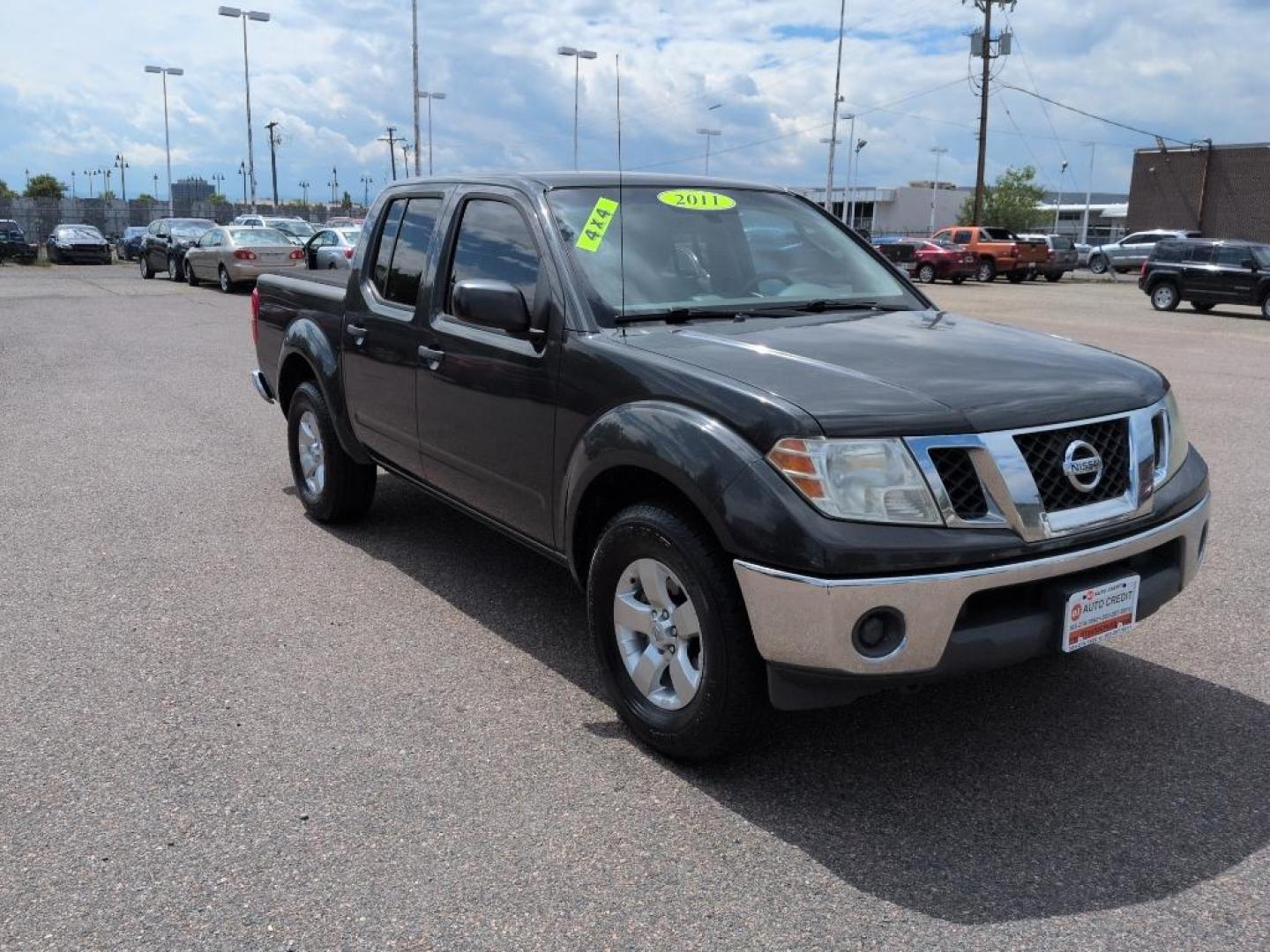 2011 GRAY Nissan Frontier SL CREW CAB 4WD (1N6AD0EV2BC) with an V6, 4.0L engine, Automatic transmission, located at 10890 W. Colfax Ave., Lakewood, CO, 80215, (303) 274-7692, 39.739914, -105.120132 - Photo#2
