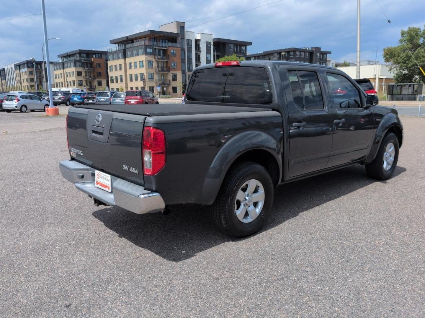 2011 GRAY Nissan Frontier SL CREW CAB 4WD (1N6AD0EV2BC) with an V6, 4.0L engine, Automatic transmission, located at 10890 W. Colfax Ave., Lakewood, CO, 80215, (303) 274-7692, 39.739914, -105.120132 - Photo#4