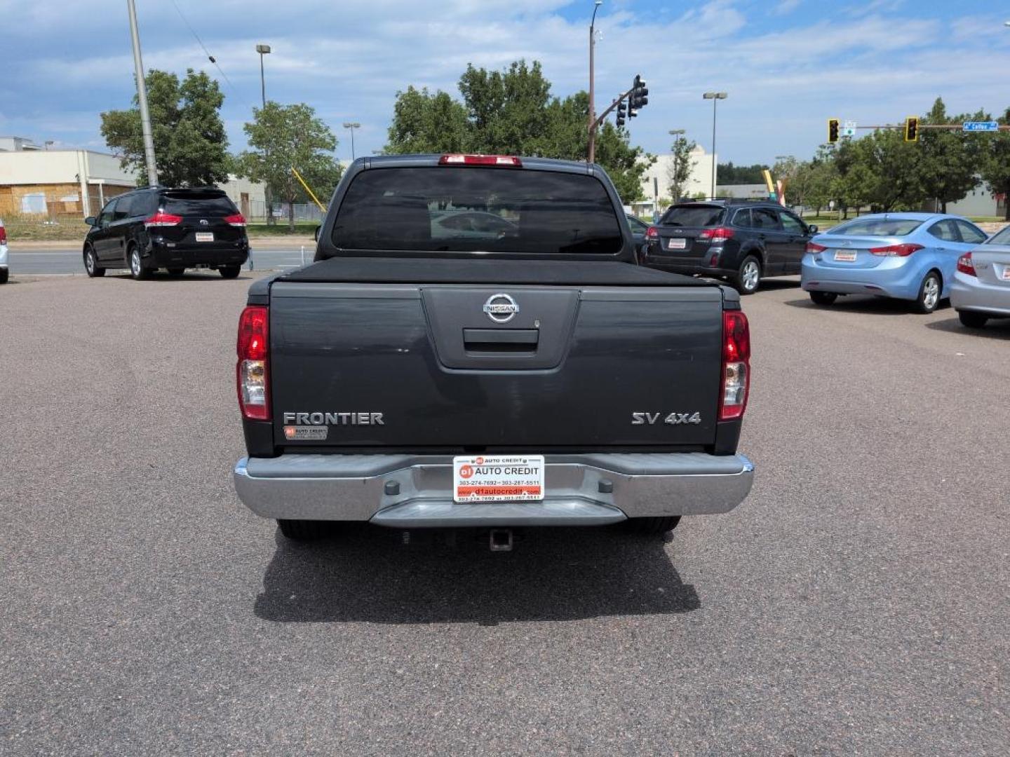 2011 GRAY Nissan Frontier SL CREW CAB 4WD (1N6AD0EV2BC) with an V6, 4.0L engine, Automatic transmission, located at 10890 W. Colfax Ave., Lakewood, CO, 80215, (303) 274-7692, 39.739914, -105.120132 - Photo#5