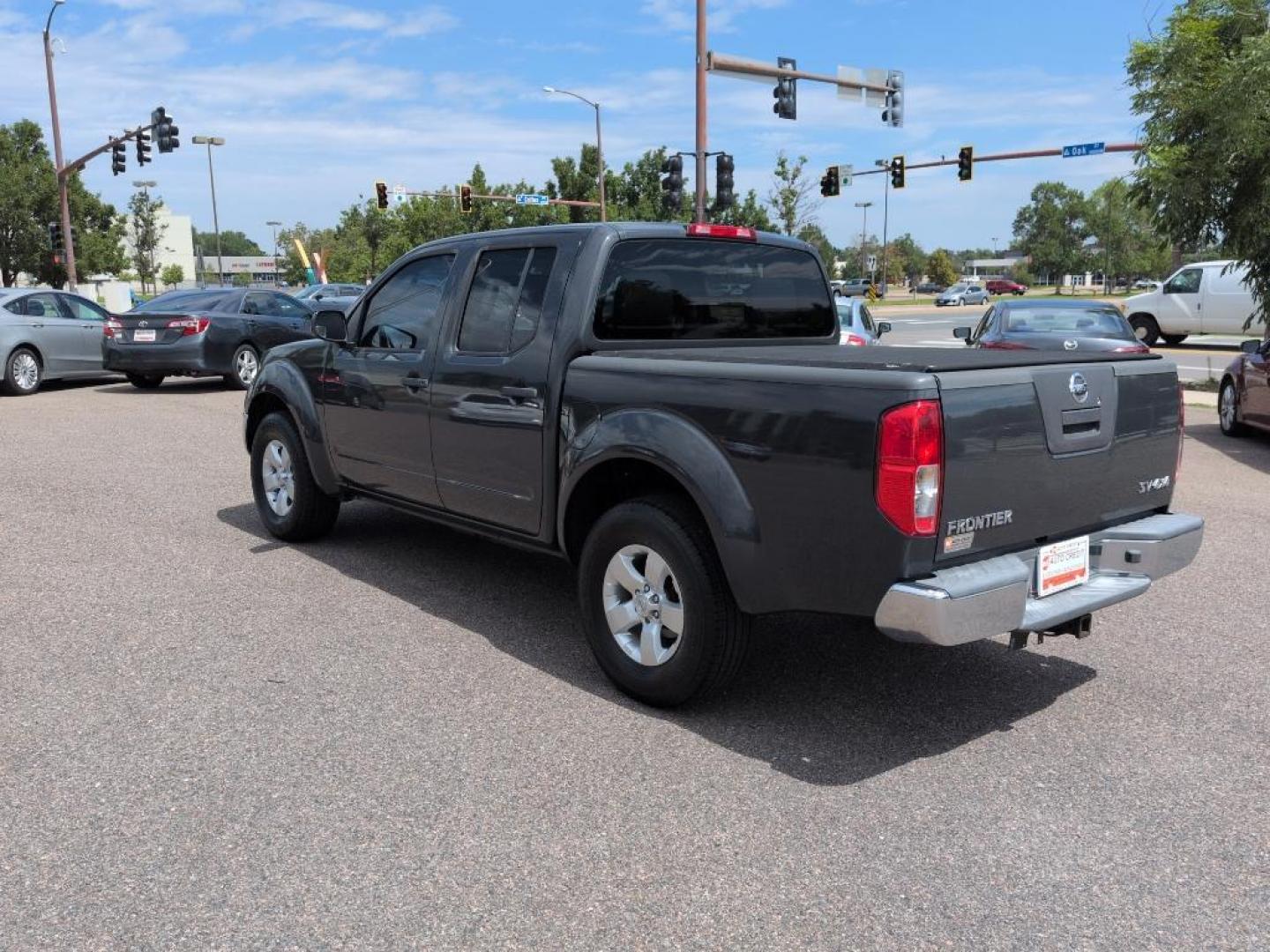 2011 GRAY Nissan Frontier SL CREW CAB 4WD (1N6AD0EV2BC) with an V6, 4.0L engine, Automatic transmission, located at 10890 W. Colfax Ave., Lakewood, CO, 80215, (303) 274-7692, 39.739914, -105.120132 - Photo#6