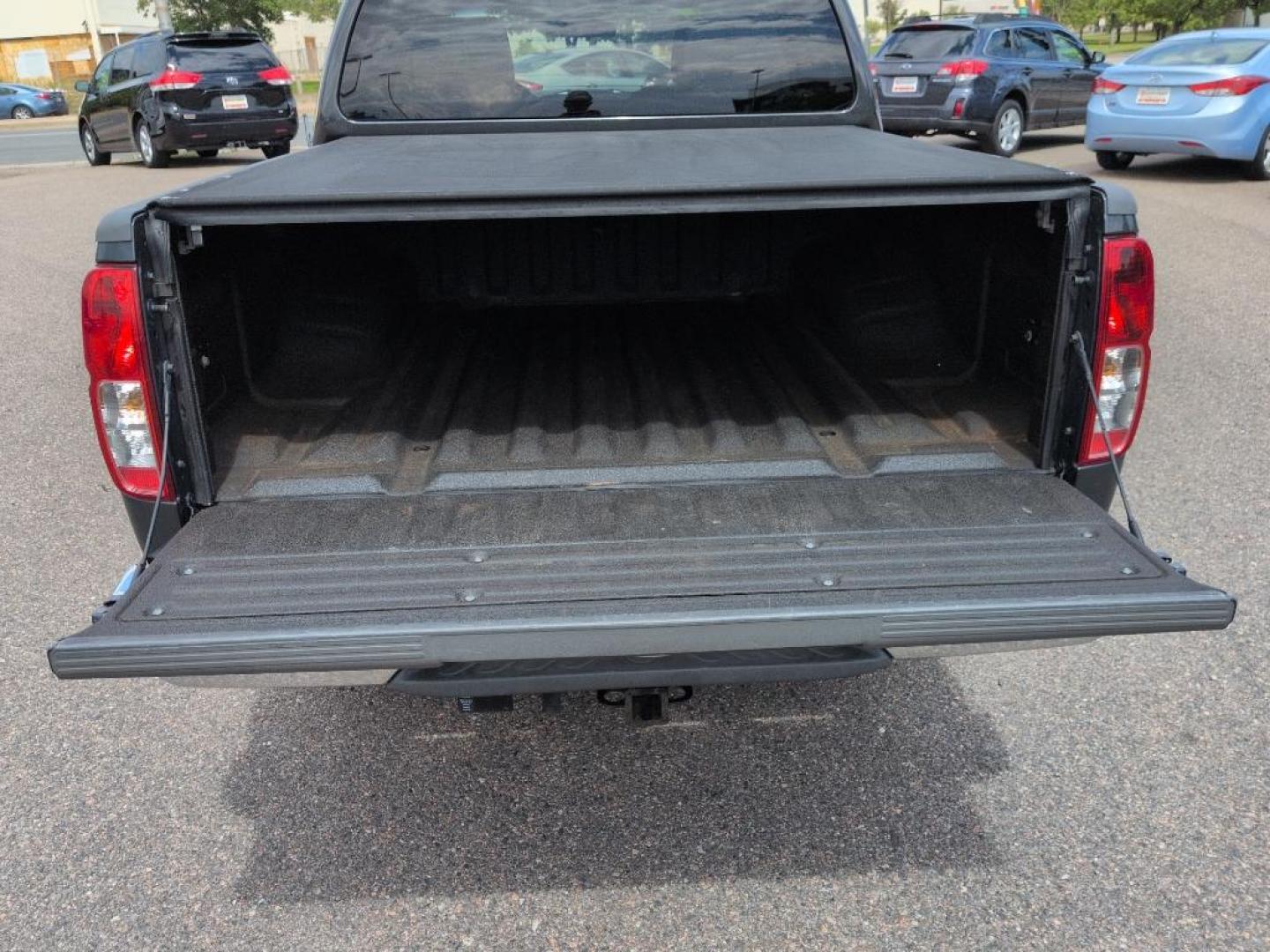 2011 GRAY Nissan Frontier SL CREW CAB 4WD (1N6AD0EV2BC) with an V6, 4.0L engine, Automatic transmission, located at 10890 W. Colfax Ave., Lakewood, CO, 80215, (303) 274-7692, 39.739914, -105.120132 - Photo#8