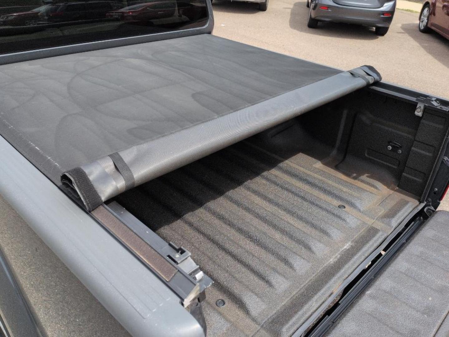2011 GRAY Nissan Frontier SL CREW CAB 4WD (1N6AD0EV2BC) with an V6, 4.0L engine, Automatic transmission, located at 10890 W. Colfax Ave., Lakewood, CO, 80215, (303) 274-7692, 39.739914, -105.120132 - Photo#9