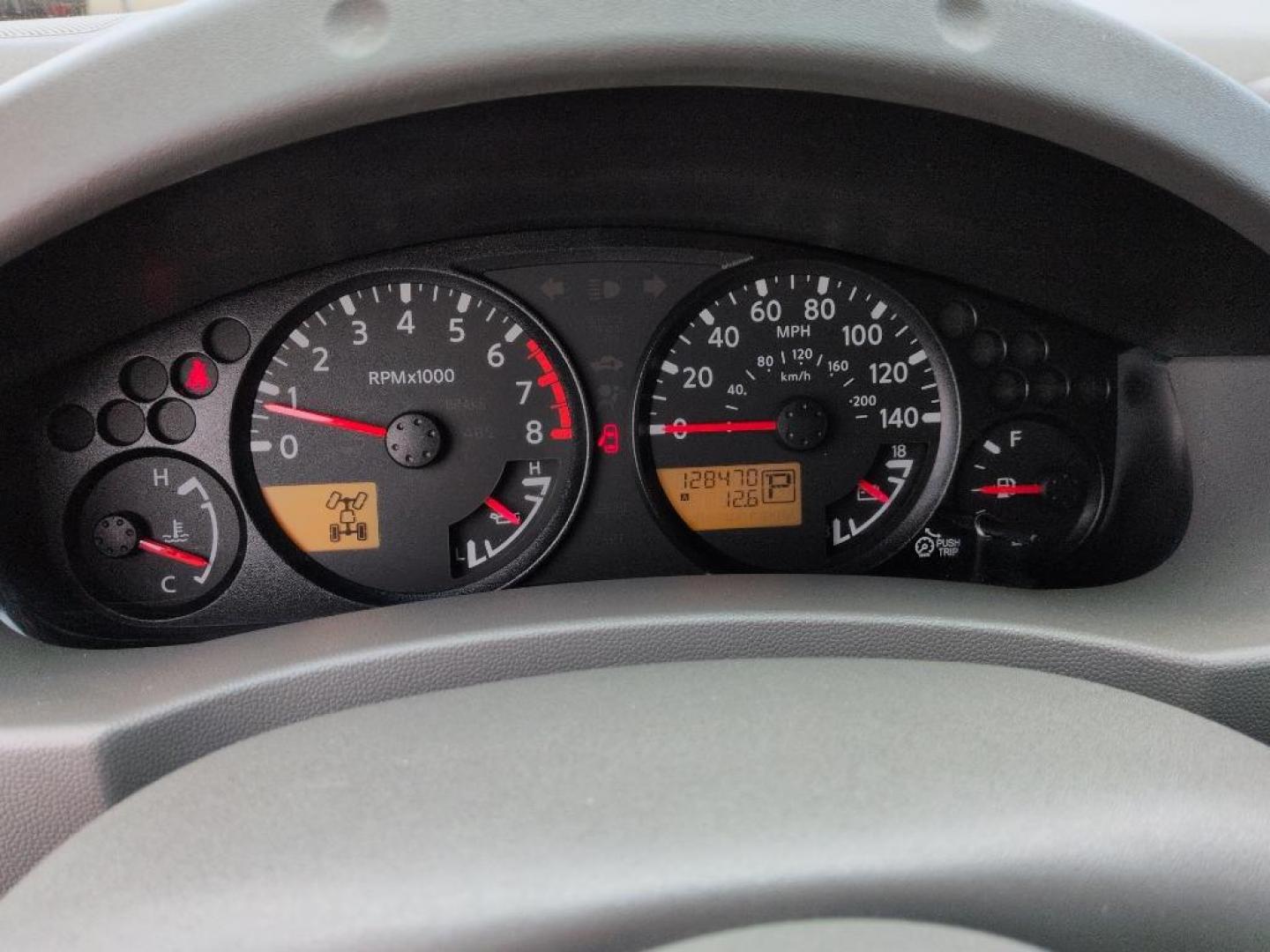 2011 GRAY Nissan Frontier SL CREW CAB 4WD (1N6AD0EV2BC) with an V6, 4.0L engine, Automatic transmission, located at 10890 W. Colfax Ave., Lakewood, CO, 80215, (303) 274-7692, 39.739914, -105.120132 - Photo#13