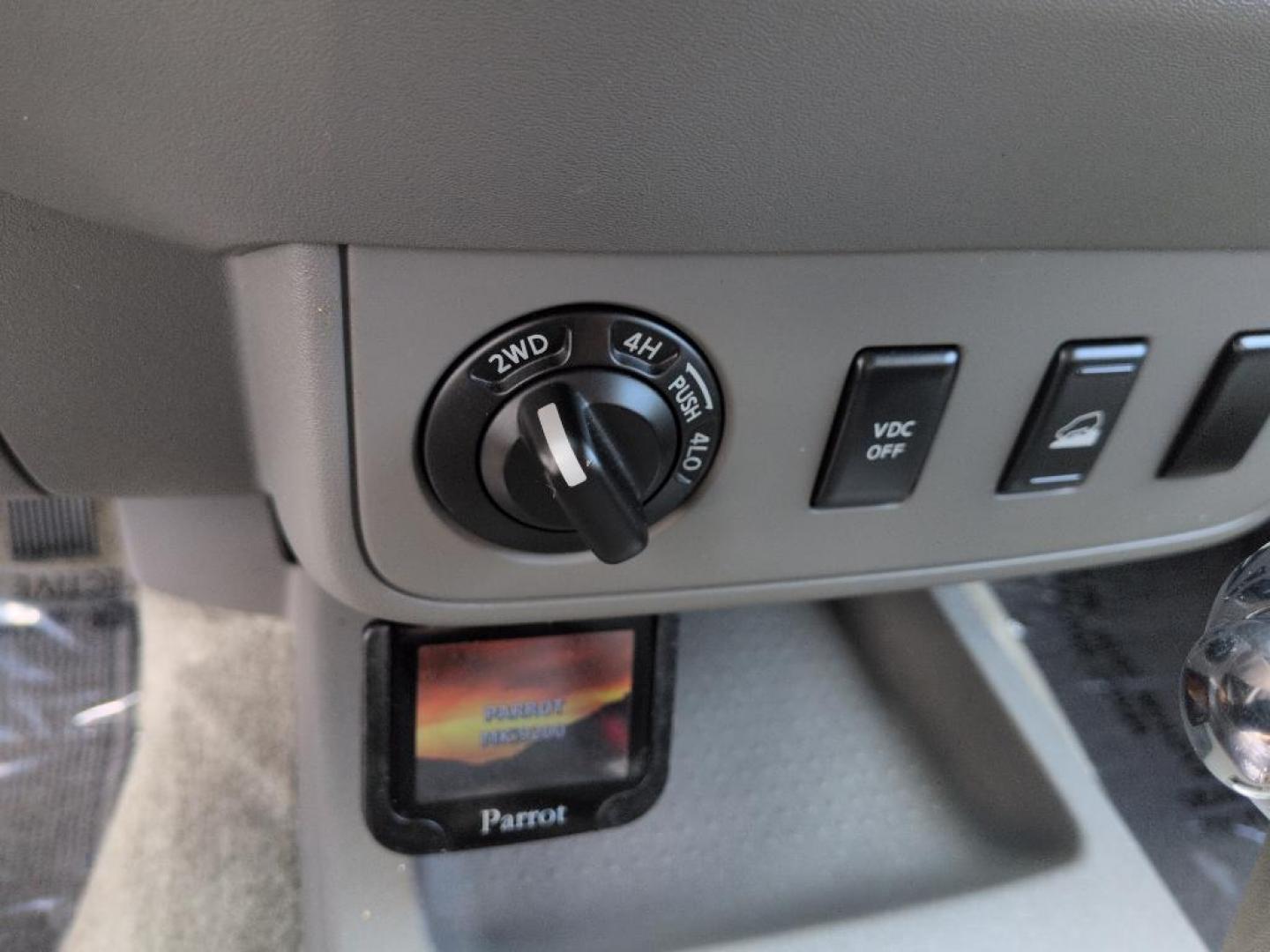 2011 GRAY Nissan Frontier SL CREW CAB 4WD (1N6AD0EV2BC) with an V6, 4.0L engine, Automatic transmission, located at 10890 W. Colfax Ave., Lakewood, CO, 80215, (303) 274-7692, 39.739914, -105.120132 - Photo#15