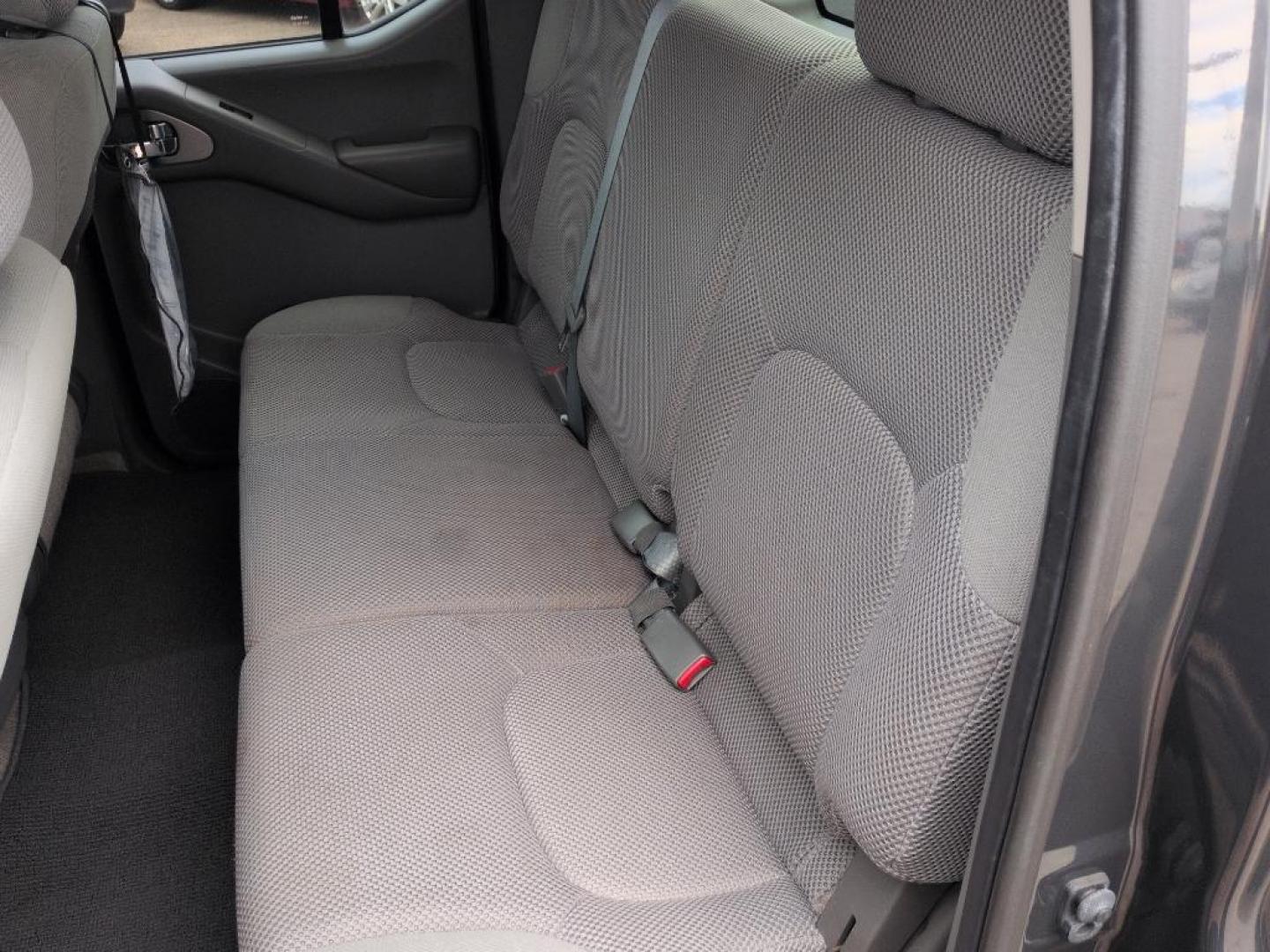 2011 GRAY Nissan Frontier SL CREW CAB 4WD (1N6AD0EV2BC) with an V6, 4.0L engine, Automatic transmission, located at 10890 W. Colfax Ave., Lakewood, CO, 80215, (303) 274-7692, 39.739914, -105.120132 - Photo#19