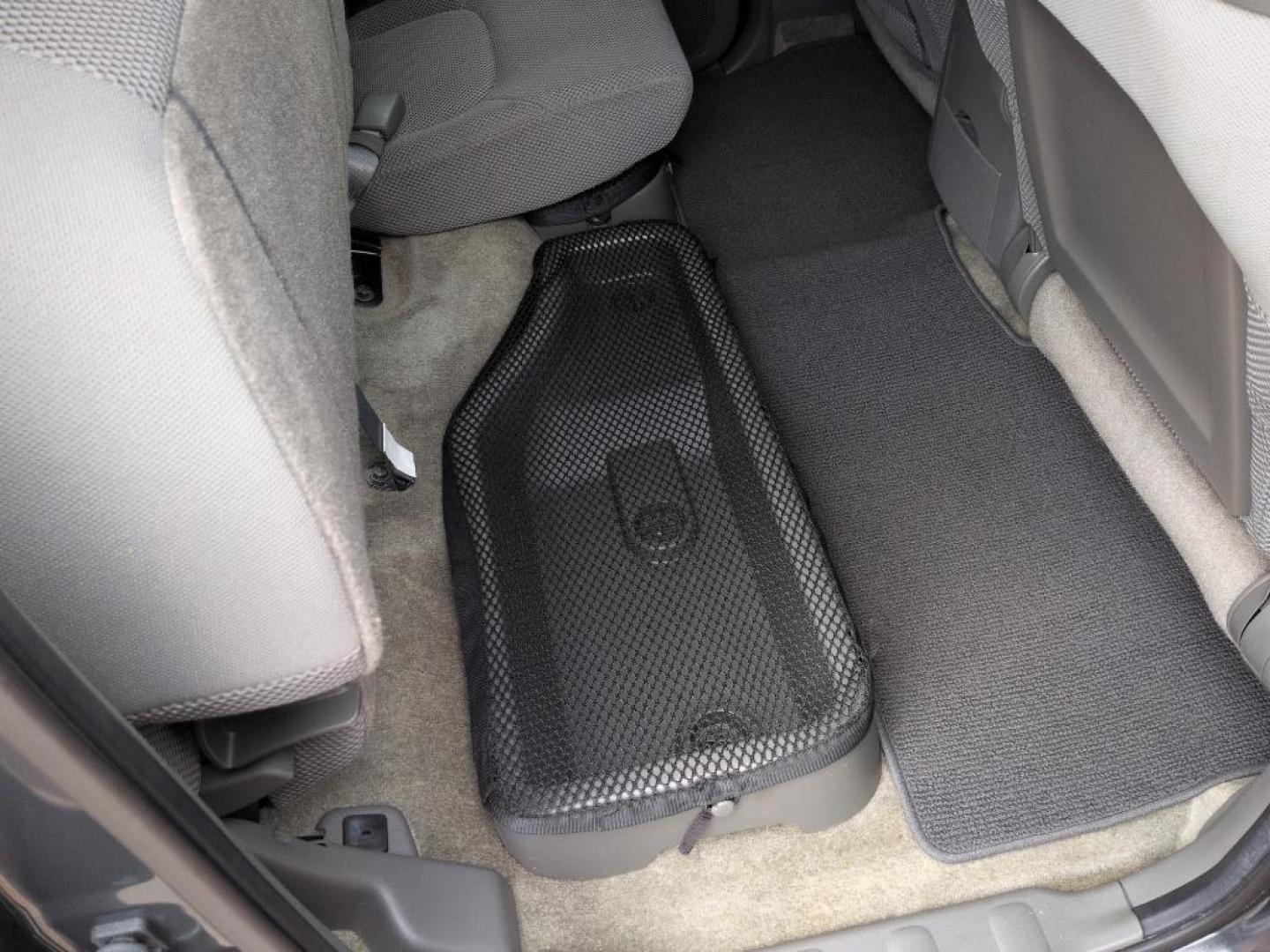 2011 GRAY Nissan Frontier SL CREW CAB 4WD (1N6AD0EV2BC) with an V6, 4.0L engine, Automatic transmission, located at 10890 W. Colfax Ave., Lakewood, CO, 80215, (303) 274-7692, 39.739914, -105.120132 - Photo#24