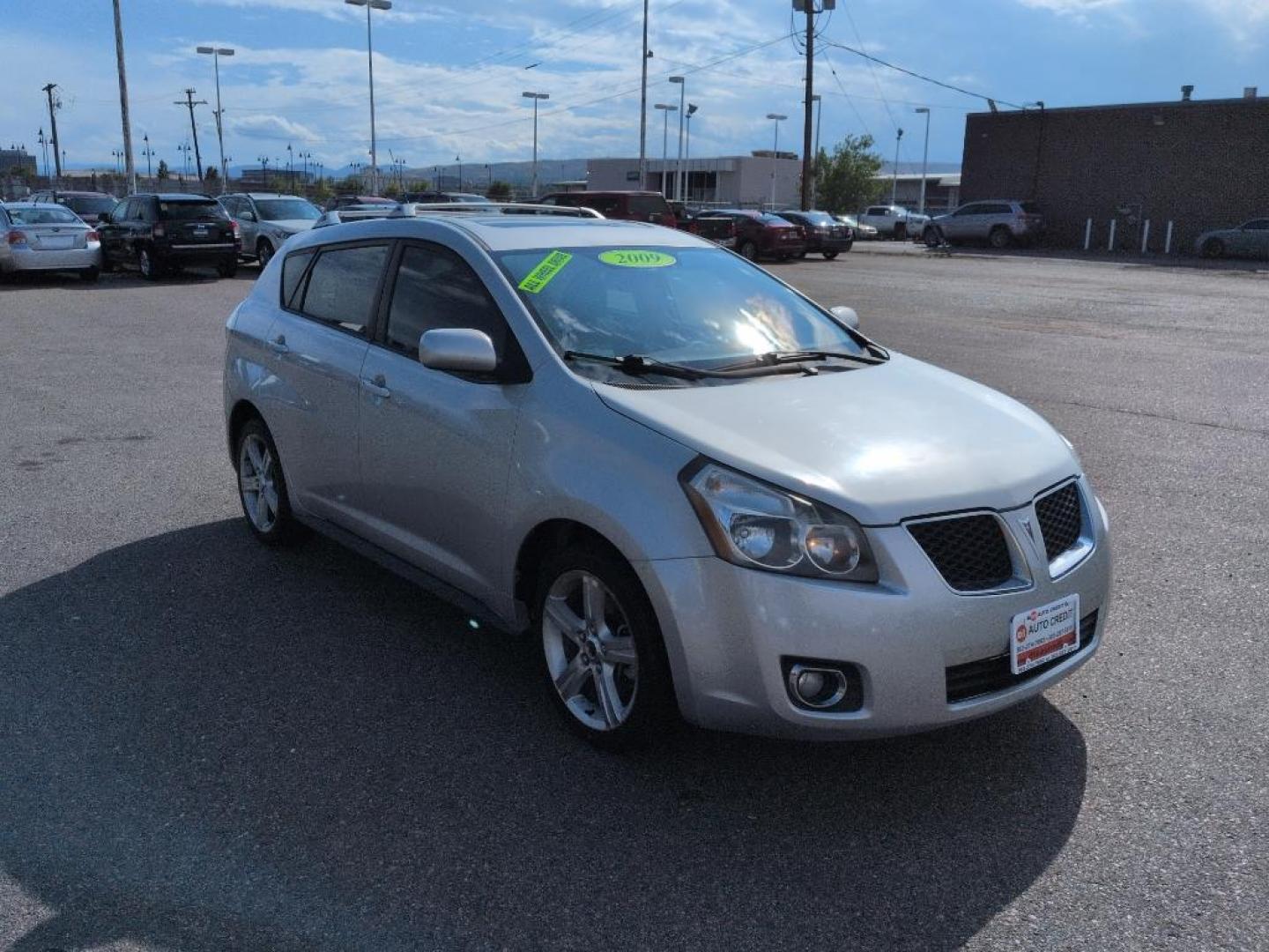 2009 SILVER Pontiac Vibe Base (5Y2SM67089Z) with an 4 Cyl, 2.4L engine, Automatic transmission, located at 10890 W. Colfax Ave., Lakewood, CO, 80215, (303) 274-7692, 39.739914, -105.120132 - Photo#2