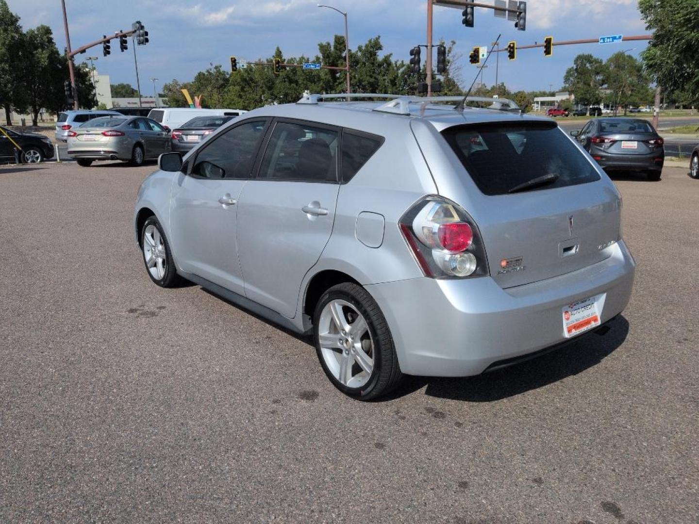 2009 SILVER Pontiac Vibe Base (5Y2SM67089Z) with an 4 Cyl, 2.4L engine, Automatic transmission, located at 10890 W. Colfax Ave., Lakewood, CO, 80215, (303) 274-7692, 39.739914, -105.120132 - Photo#7