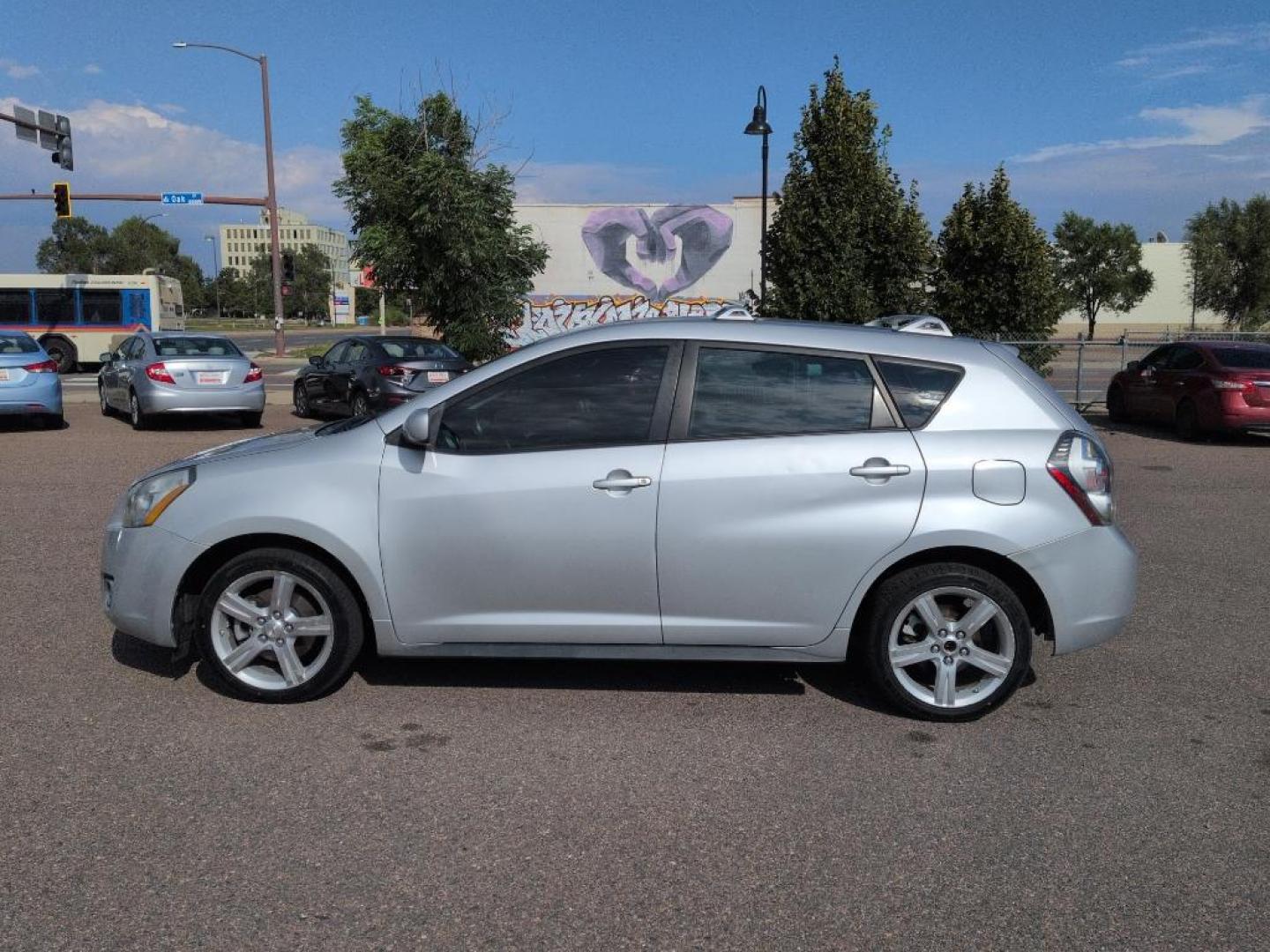 2009 SILVER Pontiac Vibe Base (5Y2SM67089Z) with an 4 Cyl, 2.4L engine, Automatic transmission, located at 10890 W. Colfax Ave., Lakewood, CO, 80215, (303) 274-7692, 39.739914, -105.120132 - Photo#8