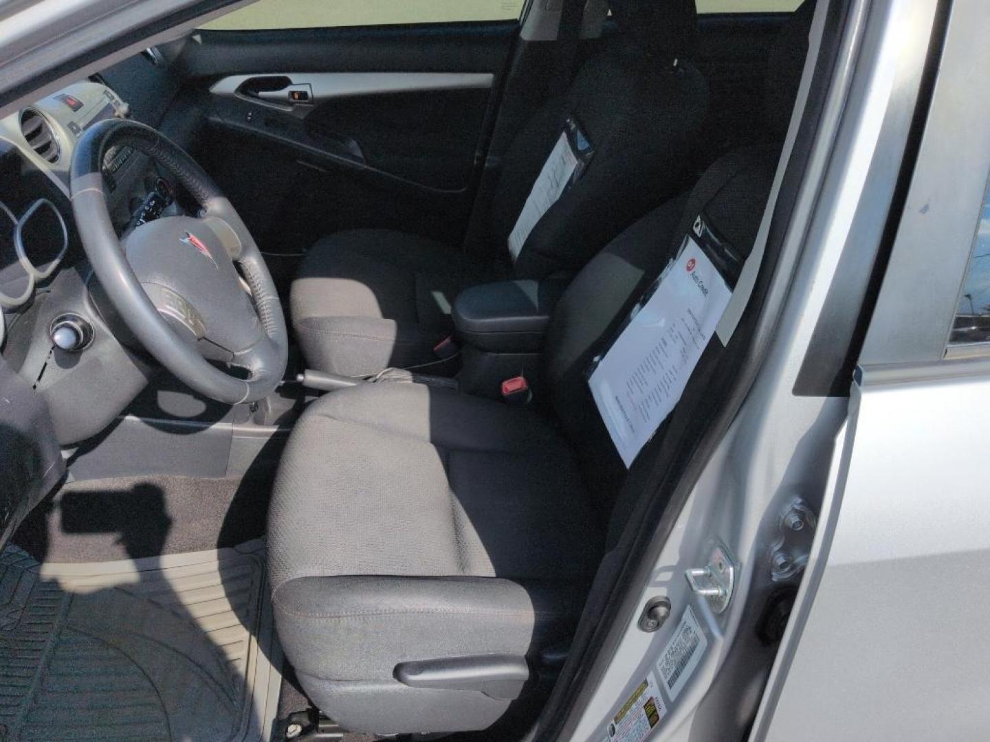 2009 SILVER Pontiac Vibe Base (5Y2SM67089Z) with an 4 Cyl, 2.4L engine, Automatic transmission, located at 10890 W. Colfax Ave., Lakewood, CO, 80215, (303) 274-7692, 39.739914, -105.120132 - Photo#10
