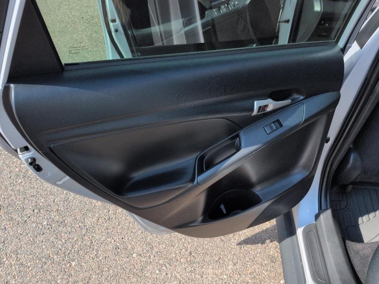 2009 SILVER Pontiac Vibe Base (5Y2SM67089Z) with an 4 Cyl, 2.4L engine, Automatic transmission, located at 10890 W. Colfax Ave., Lakewood, CO, 80215, (303) 274-7692, 39.739914, -105.120132 - Photo#15