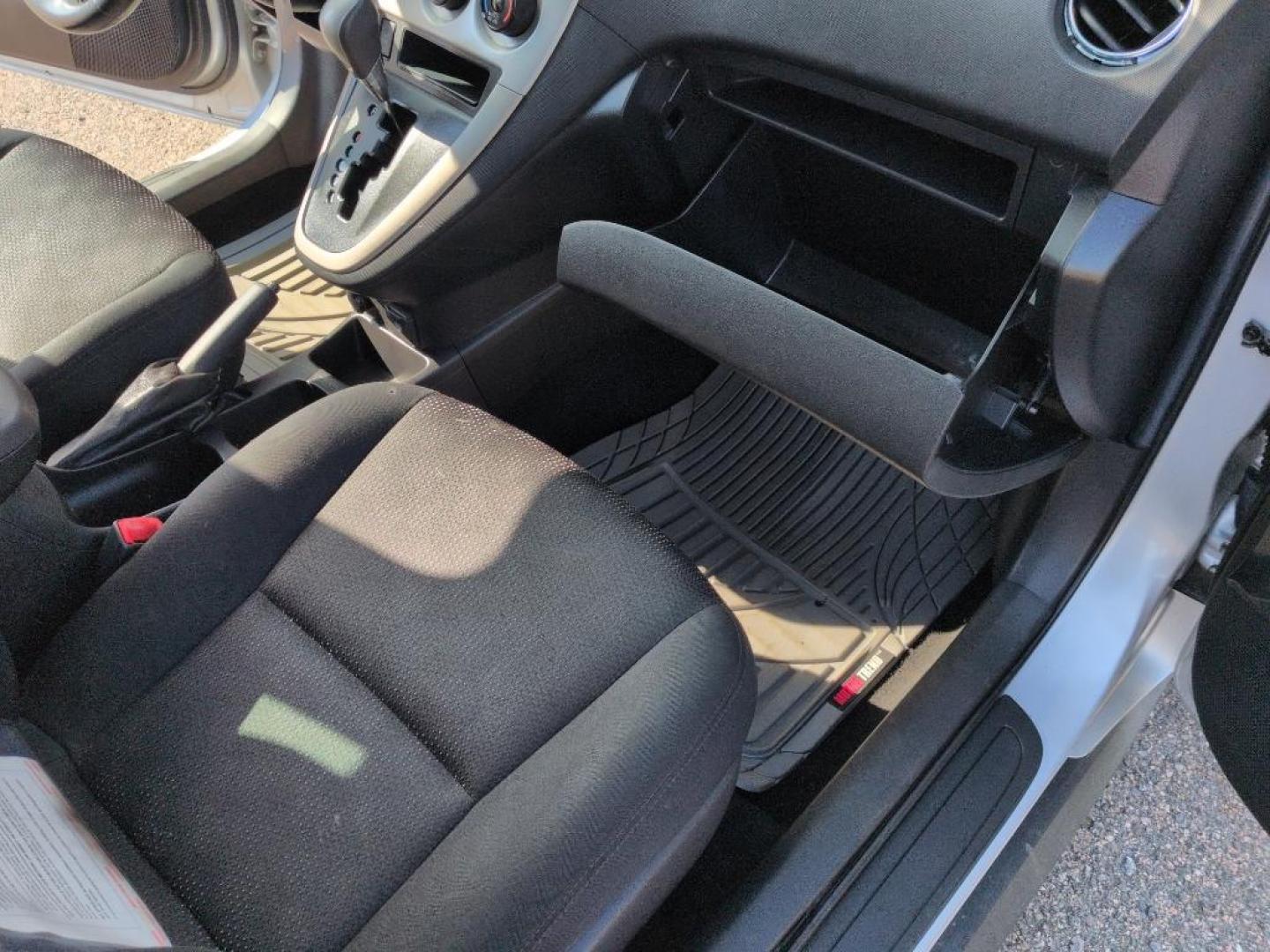 2009 SILVER Pontiac Vibe Base (5Y2SM67089Z) with an 4 Cyl, 2.4L engine, Automatic transmission, located at 10890 W. Colfax Ave., Lakewood, CO, 80215, (303) 274-7692, 39.739914, -105.120132 - Photo#18