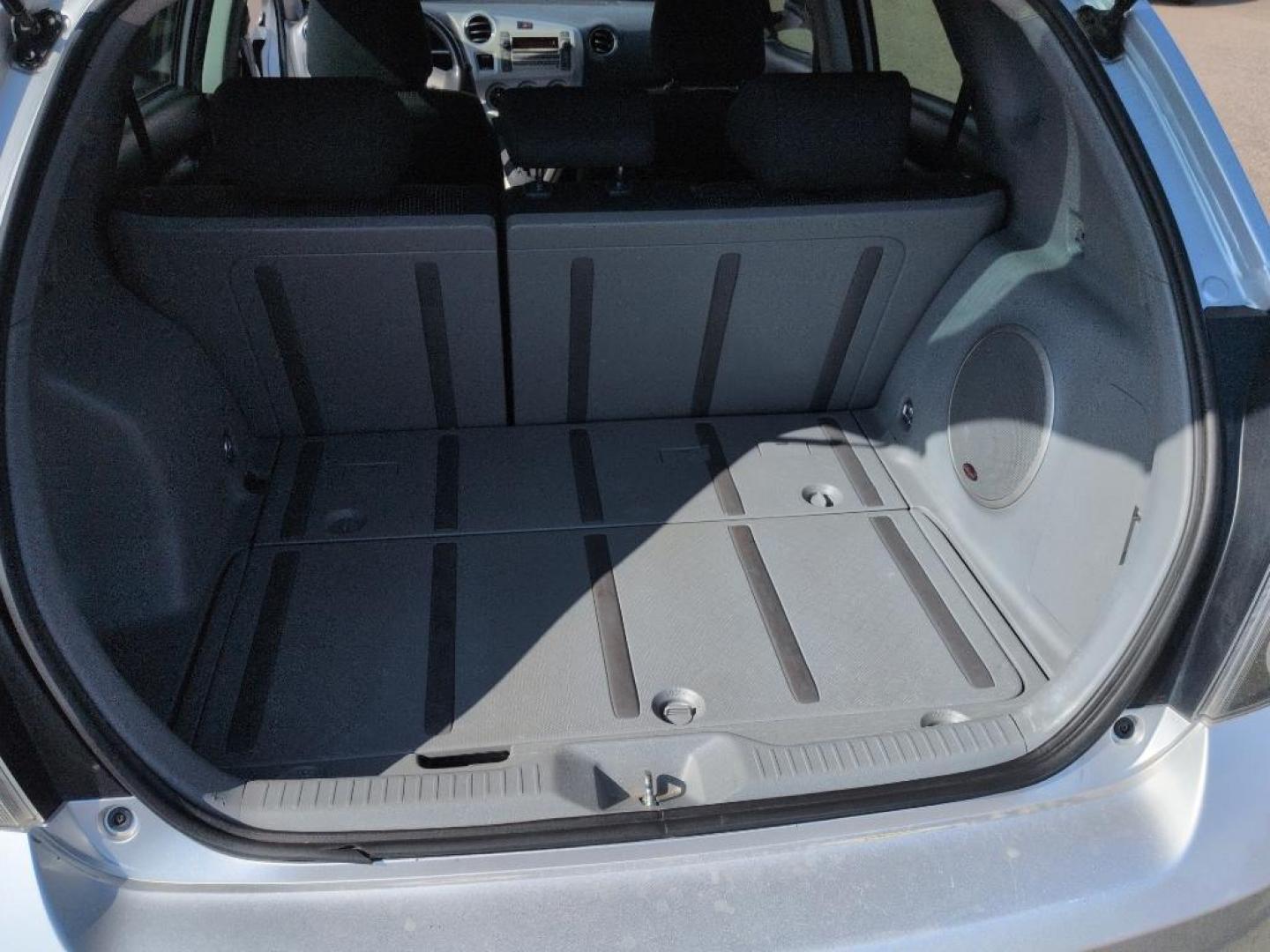 2009 SILVER Pontiac Vibe Base (5Y2SM67089Z) with an 4 Cyl, 2.4L engine, Automatic transmission, located at 10890 W. Colfax Ave., Lakewood, CO, 80215, (303) 274-7692, 39.739914, -105.120132 - Photo#21