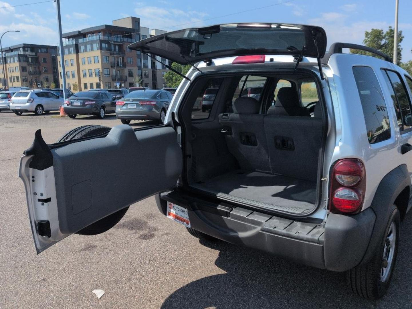 2007 SILVER Jeep Liberty Sport (1J4GL48K37W) with an V6, 3.7L (225 CID) engine, Automatic transmission, located at 10890 W. Colfax Ave., Lakewood, CO, 80215, (303) 274-7692, 39.739914, -105.120132 - Photo#22
