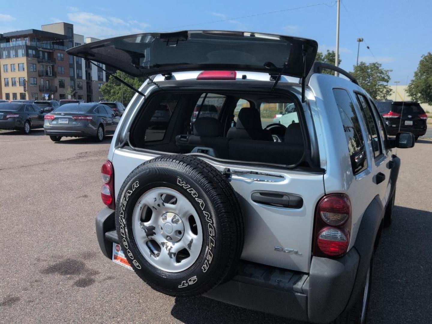 2007 SILVER Jeep Liberty Sport (1J4GL48K37W) with an V6, 3.7L (225 CID) engine, Automatic transmission, located at 10890 W. Colfax Ave., Lakewood, CO, 80215, (303) 274-7692, 39.739914, -105.120132 - Photo#24