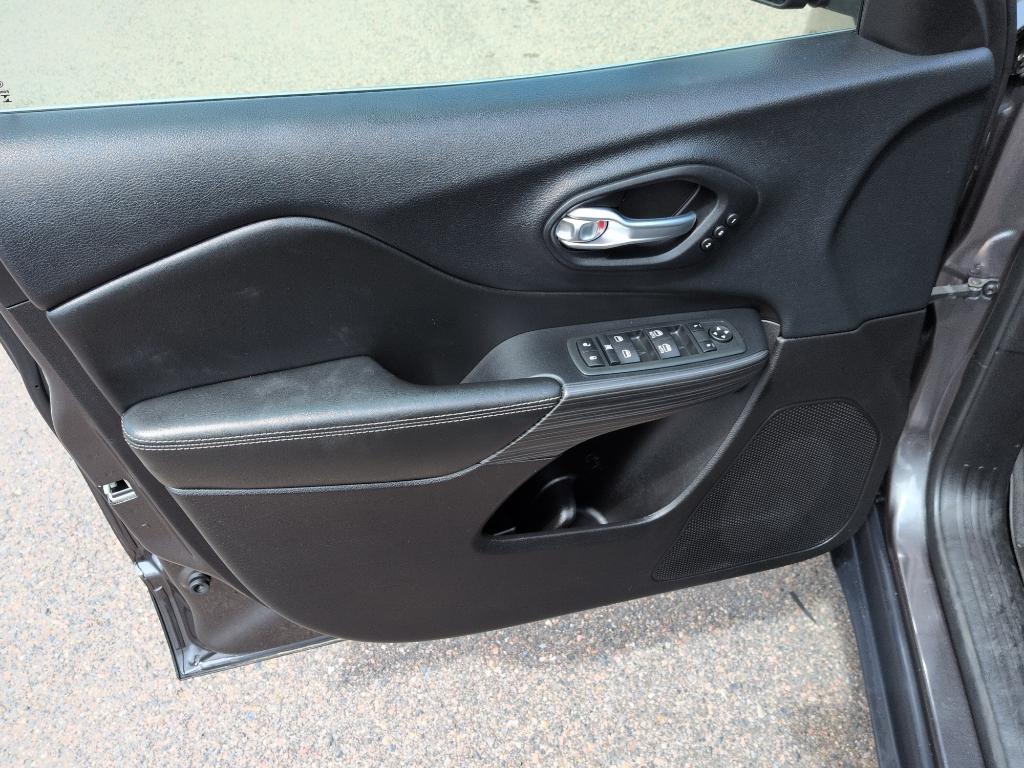 2015 GRAY Jeep Cherokee Limited (1C4PJMDS6FW) with an V6, 3.2L engine, Automatic transmission, located at 10890 W. Colfax Ave., Lakewood, CO, 80215, (303) 274-7692, 39.739914, -105.120132 - Photo#8