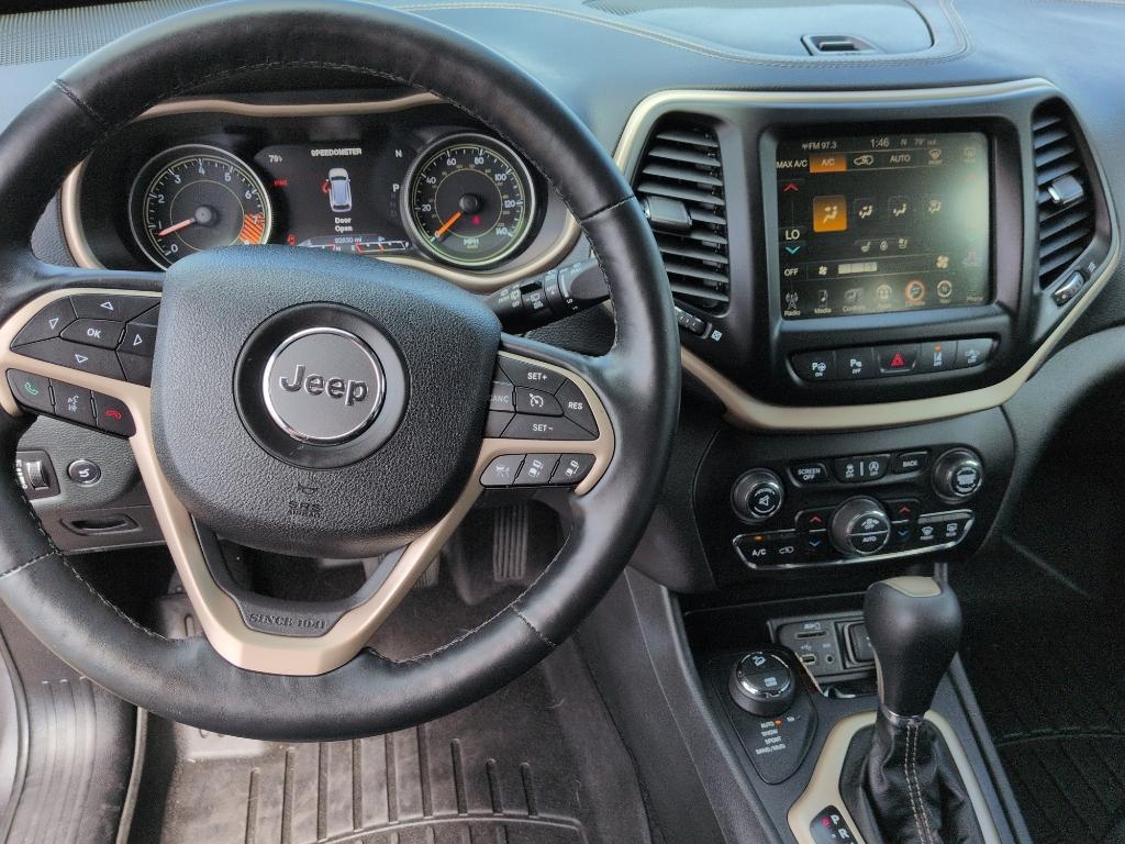 2015 GRAY Jeep Cherokee Limited (1C4PJMDS6FW) with an V6, 3.2L engine, Automatic transmission, located at 10890 W. Colfax Ave., Lakewood, CO, 80215, (303) 274-7692, 39.739914, -105.120132 - Photo#10