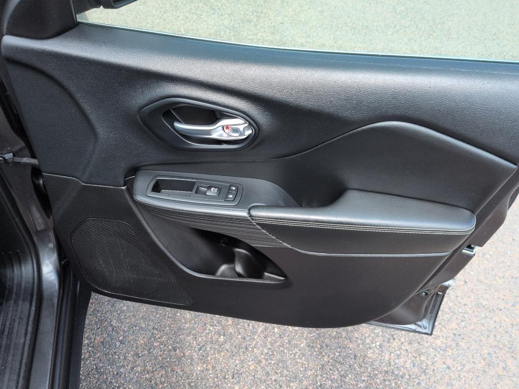 2015 GRAY Jeep Cherokee Limited (1C4PJMDS6FW) with an V6, 3.2L engine, Automatic transmission, located at 10890 W. Colfax Ave., Lakewood, CO, 80215, (303) 274-7692, 39.739914, -105.120132 - Photo#17