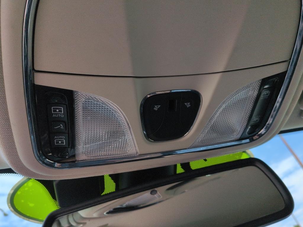 2015 GRAY Jeep Cherokee Limited (1C4PJMDS6FW) with an V6, 3.2L engine, Automatic transmission, located at 10890 W. Colfax Ave., Lakewood, CO, 80215, (303) 274-7692, 39.739914, -105.120132 - Photo#24