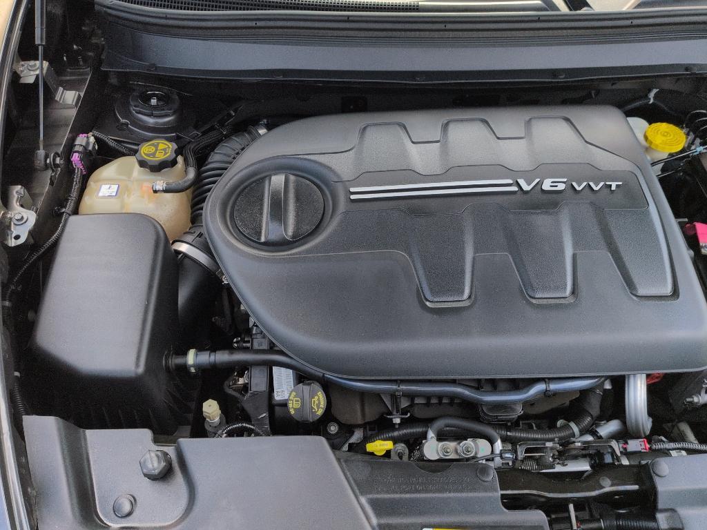 2015 GRAY Jeep Cherokee Limited (1C4PJMDS6FW) with an V6, 3.2L engine, Automatic transmission, located at 10890 W. Colfax Ave., Lakewood, CO, 80215, (303) 274-7692, 39.739914, -105.120132 - Photo#27