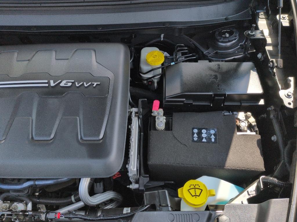 2015 GRAY Jeep Cherokee Limited (1C4PJMDS6FW) with an V6, 3.2L engine, Automatic transmission, located at 10890 W. Colfax Ave., Lakewood, CO, 80215, (303) 274-7692, 39.739914, -105.120132 - Photo#28