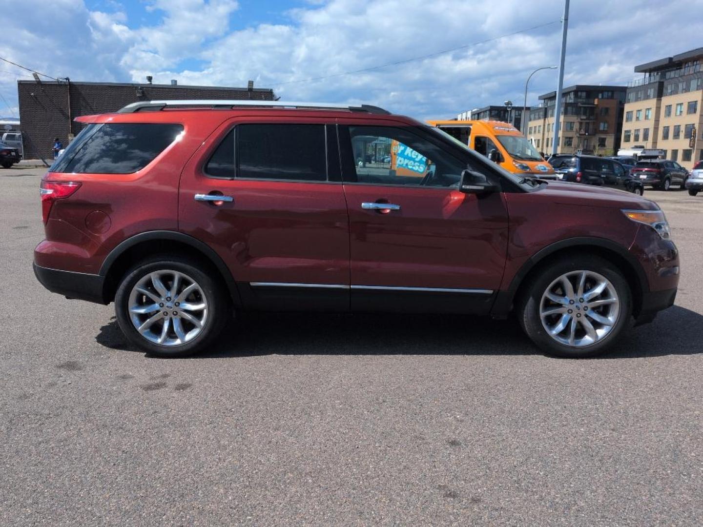 2014 RED Ford Explorer XLT (1FM5K8D86EG) with an V6, 3.5L engine, Automatic transmission, located at 10890 W. Colfax Ave., Lakewood, CO, 80215, (303) 274-7692, 39.739914, -105.120132 - Photo#3