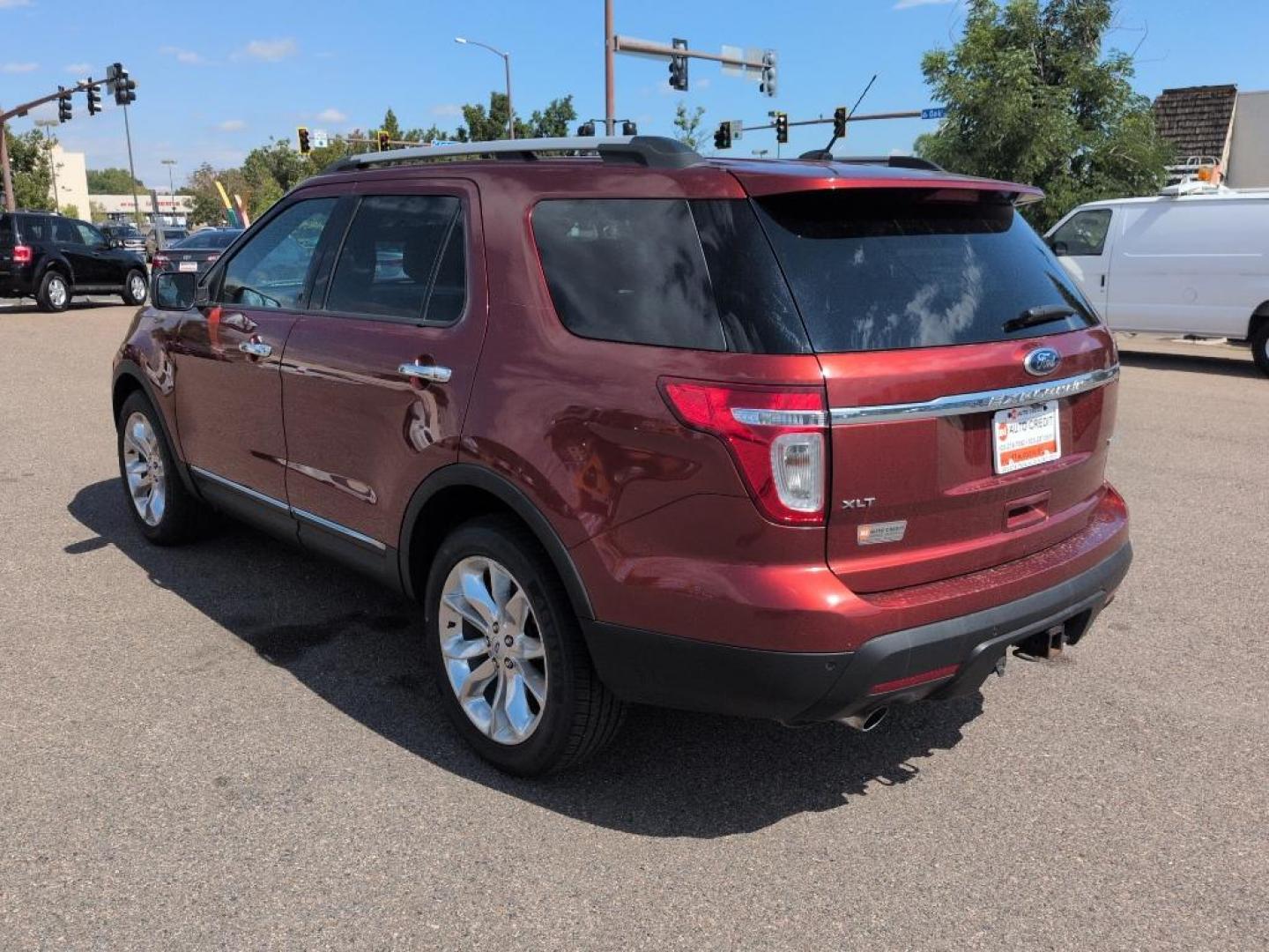 2014 RED Ford Explorer XLT (1FM5K8D86EG) with an V6, 3.5L engine, Automatic transmission, located at 10890 W. Colfax Ave., Lakewood, CO, 80215, (303) 274-7692, 39.739914, -105.120132 - Photo#6