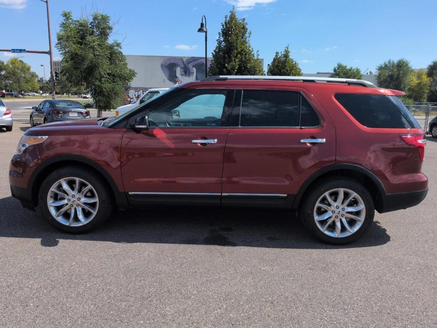 2014 RED Ford Explorer XLT (1FM5K8D86EG) with an V6, 3.5L engine, Automatic transmission, located at 10890 W. Colfax Ave., Lakewood, CO, 80215, (303) 274-7692, 39.739914, -105.120132 - Photo#7