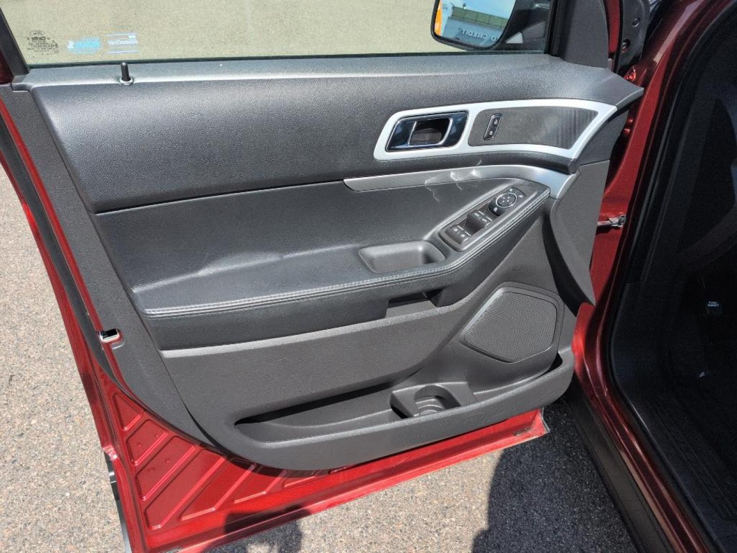 2014 RED Ford Explorer XLT (1FM5K8D86EG) with an V6, 3.5L engine, Automatic transmission, located at 10890 W. Colfax Ave., Lakewood, CO, 80215, (303) 274-7692, 39.739914, -105.120132 - Photo#8
