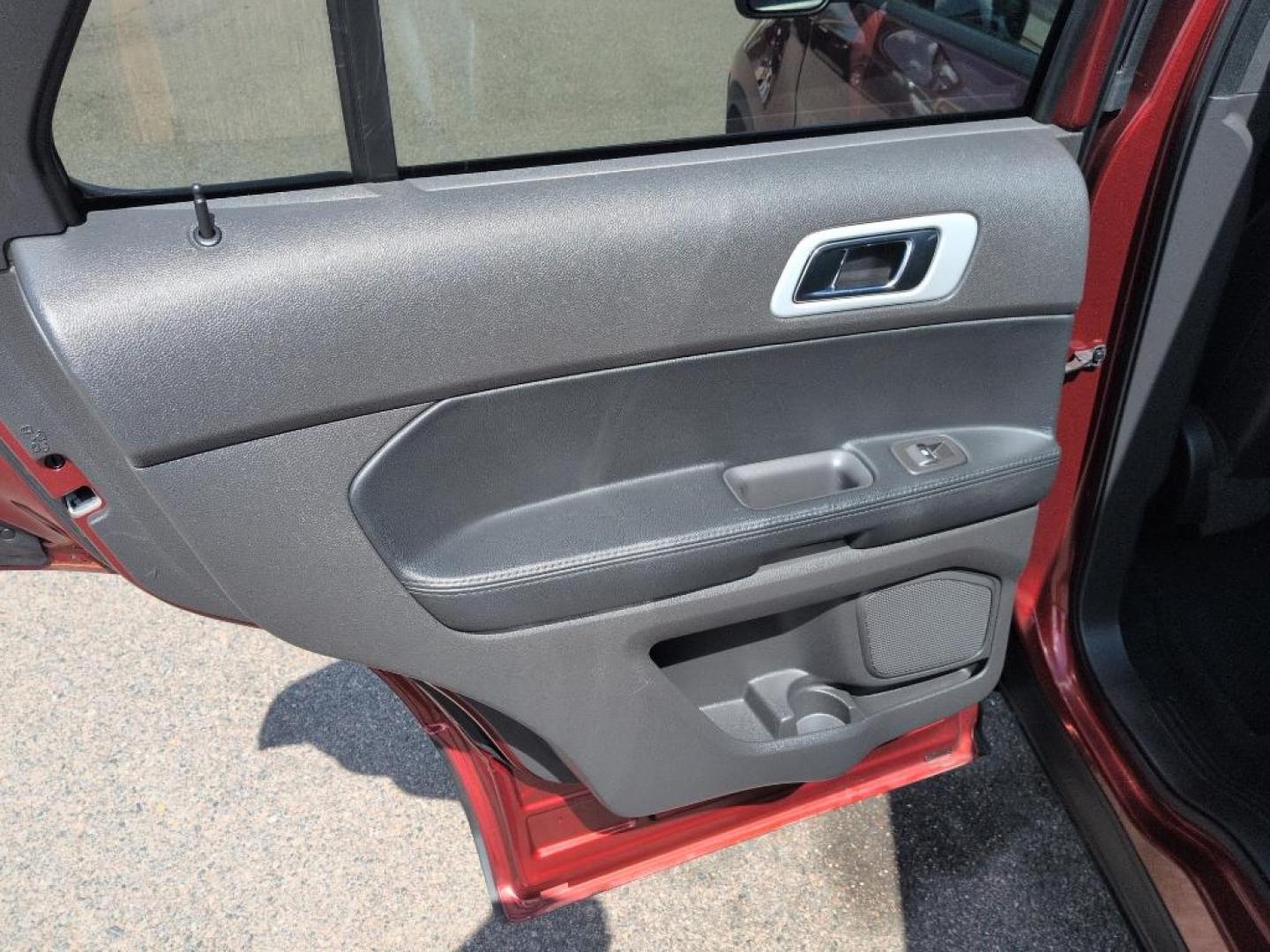 2014 RED Ford Explorer XLT (1FM5K8D86EG) with an V6, 3.5L engine, Automatic transmission, located at 10890 W. Colfax Ave., Lakewood, CO, 80215, (303) 274-7692, 39.739914, -105.120132 - Photo#15
