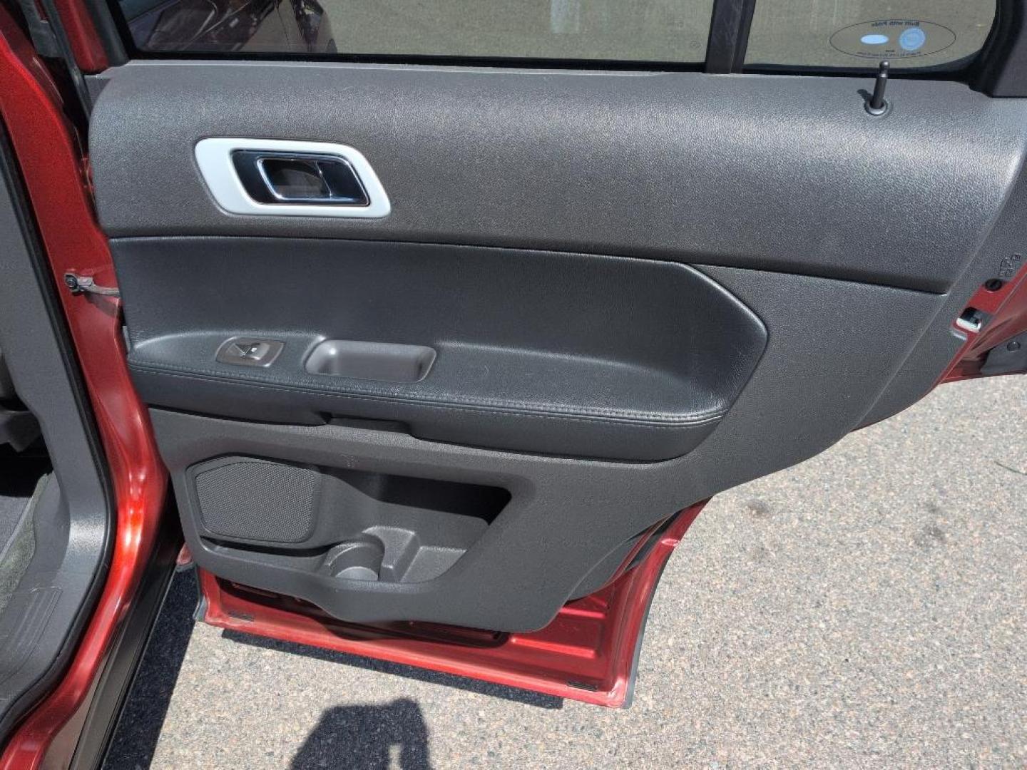 2014 RED Ford Explorer XLT (1FM5K8D86EG) with an V6, 3.5L engine, Automatic transmission, located at 10890 W. Colfax Ave., Lakewood, CO, 80215, (303) 274-7692, 39.739914, -105.120132 - Photo#19