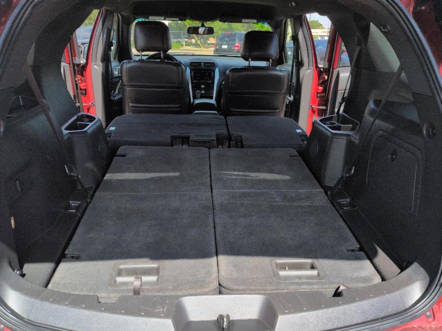 2014 RED Ford Explorer XLT (1FM5K8D86EG) with an V6, 3.5L engine, Automatic transmission, located at 10890 W. Colfax Ave., Lakewood, CO, 80215, (303) 274-7692, 39.739914, -105.120132 - Photo#21