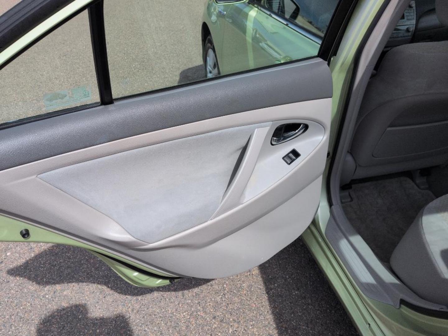 2009 GREEN Toyota Camry Hybrid (4T1BB46K99U) with an 4 Cyl, 2.4L engine, Automatic transmission, located at 10890 W. Colfax Ave., Lakewood, CO, 80215, (303) 274-7692, 39.739914, -105.120132 - Photo#15