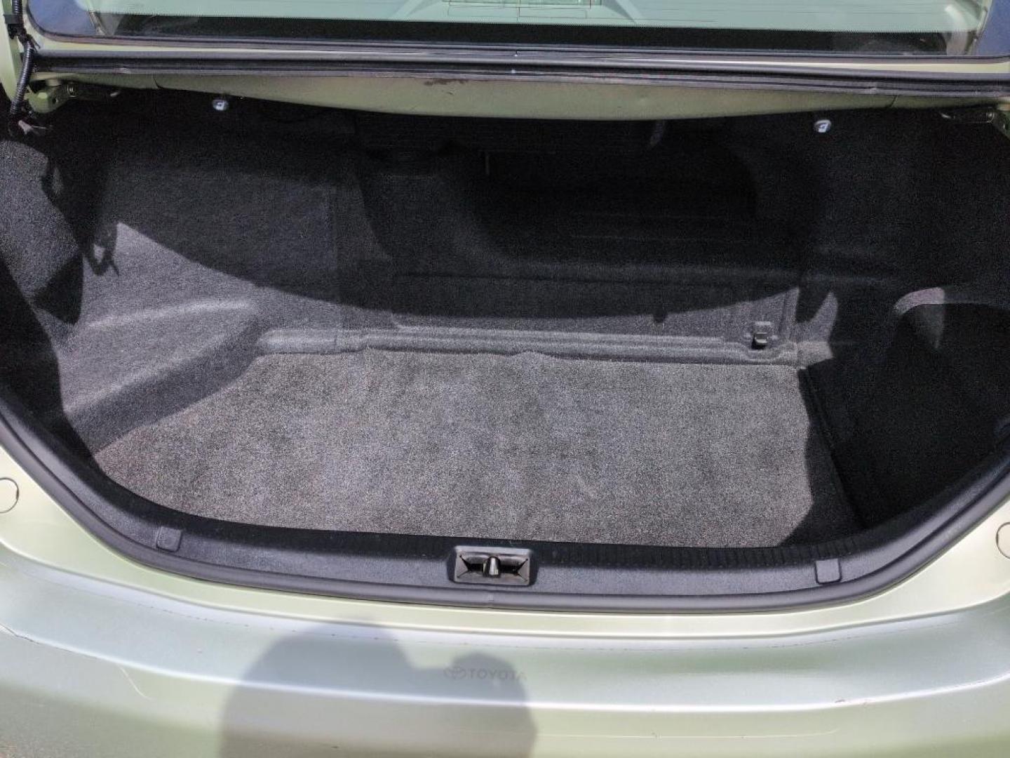 2009 GREEN Toyota Camry Hybrid (4T1BB46K99U) with an 4 Cyl, 2.4L engine, Automatic transmission, located at 10890 W. Colfax Ave., Lakewood, CO, 80215, (303) 274-7692, 39.739914, -105.120132 - Photo#21