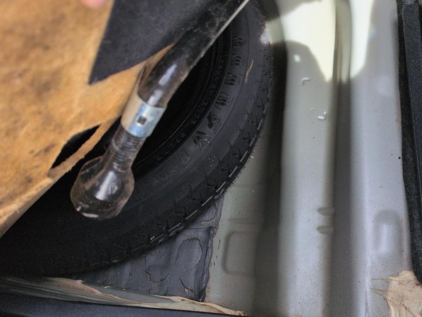 2009 GREEN Toyota Camry Hybrid (4T1BB46K99U) with an 4 Cyl, 2.4L engine, Automatic transmission, located at 10890 W. Colfax Ave., Lakewood, CO, 80215, (303) 274-7692, 39.739914, -105.120132 - Photo#22