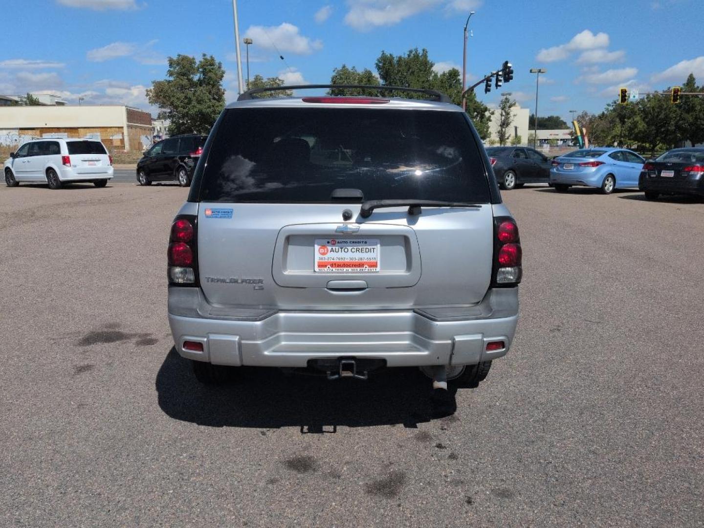 2008 SILVER Chevrolet TrailBlazer LT2 4WD (1GNDT13S882) with an 6 Cyl, 4.2L engine, Automatic transmission, located at 10890 W. Colfax Ave., Lakewood, CO, 80215, (303) 274-7692, 39.739914, -105.120132 - Photo#5