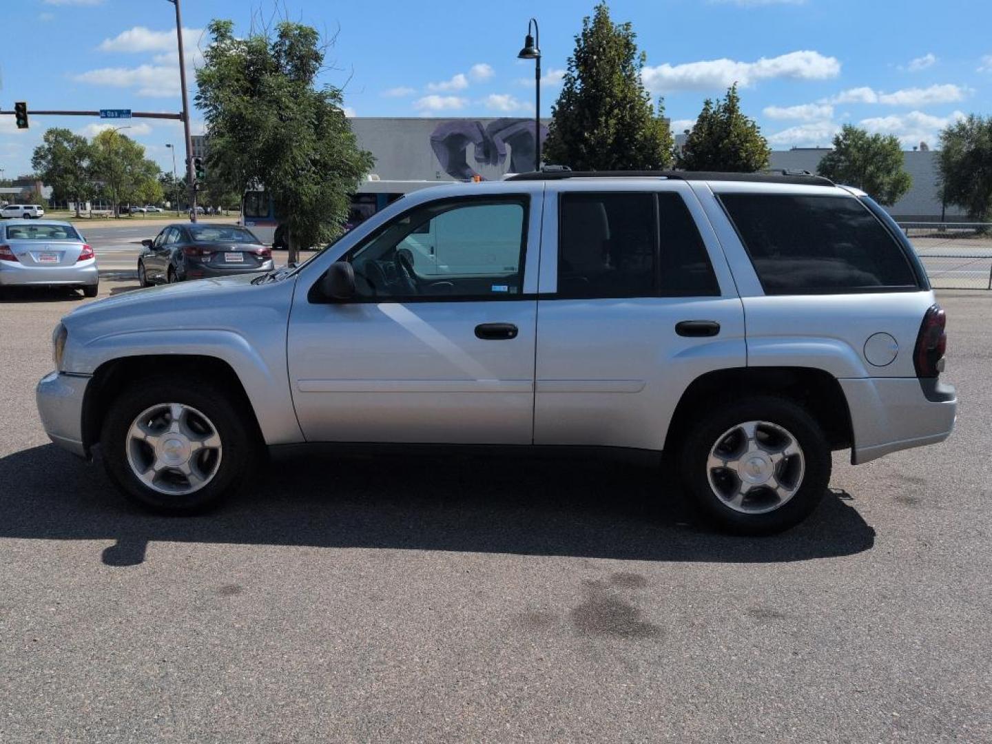 2008 SILVER Chevrolet TrailBlazer LT2 4WD (1GNDT13S882) with an 6 Cyl, 4.2L engine, Automatic transmission, located at 10890 W. Colfax Ave., Lakewood, CO, 80215, (303) 274-7692, 39.739914, -105.120132 - Photo#7