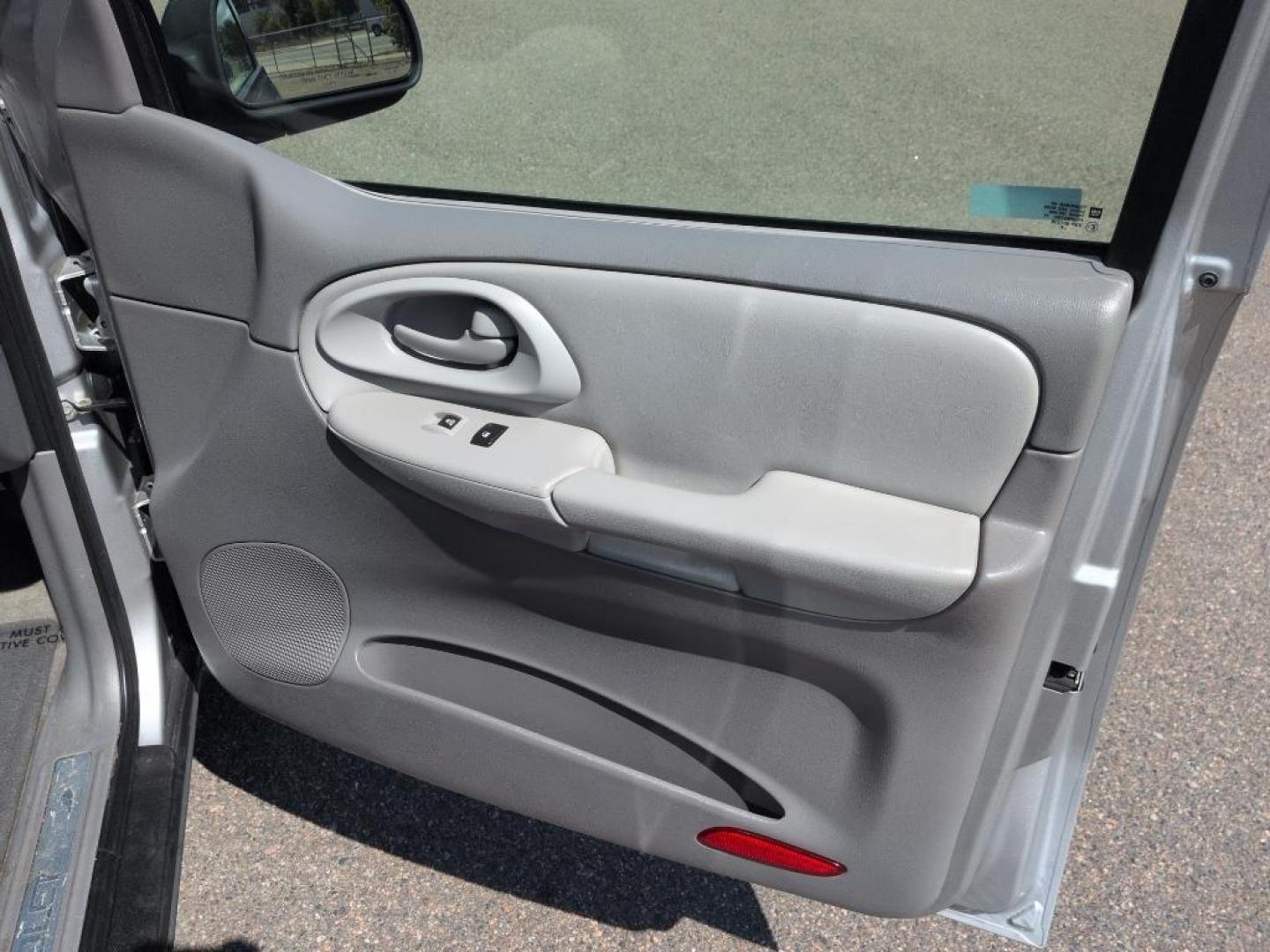 2008 SILVER Chevrolet TrailBlazer LT2 4WD (1GNDT13S882) with an 6 Cyl, 4.2L engine, Automatic transmission, located at 10890 W. Colfax Ave., Lakewood, CO, 80215, (303) 274-7692, 39.739914, -105.120132 - Photo#16