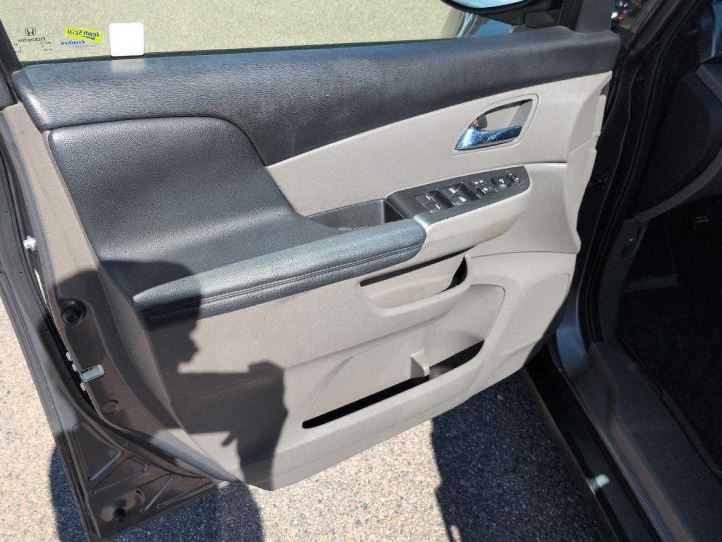 2014 GRAY Honda Odyssey EX-L (5FNRL5H65EB) with an V6, 3.5L engine, Automatic transmission, located at 10890 W. Colfax Ave., Lakewood, CO, 80215, (303) 274-7692, 39.739914, -105.120132 - Photo#8