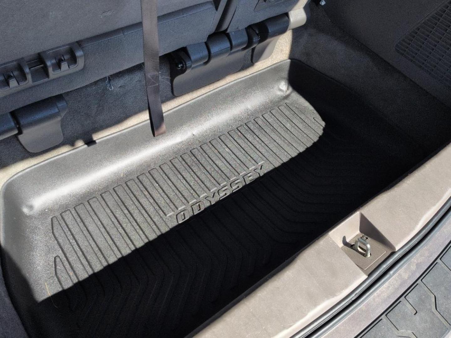 2014 GRAY Honda Odyssey EX-L (5FNRL5H65EB) with an V6, 3.5L engine, Automatic transmission, located at 10890 W. Colfax Ave., Lakewood, CO, 80215, (303) 274-7692, 39.739914, -105.120132 - Photo#21