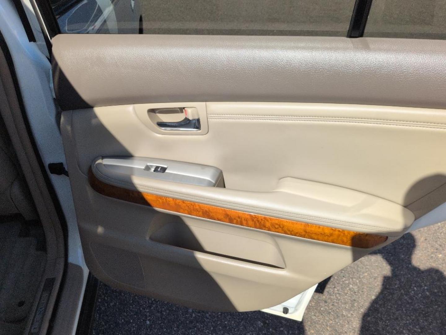 2004 WHITE Lexus RX 330 Base (JTJHA31U540) with an V6, 3.3L engine, Automatic transmission, located at 10890 W. Colfax Ave., Lakewood, CO, 80215, (303) 274-7692, 39.739914, -105.120132 - Photo#19