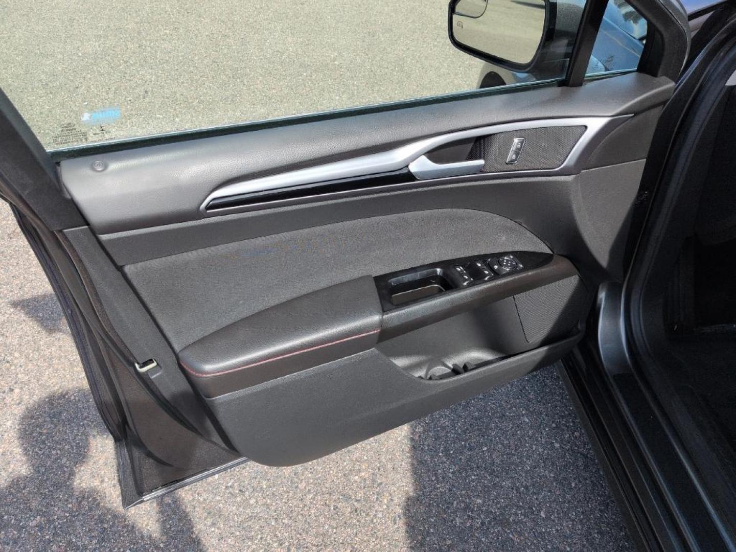 2015 GRAY Ford Fusion SE (1FA6P0H78F5) with an 4 Cyl, 2.5L engine, Automatic transmission, located at 10890 W. Colfax Ave., Lakewood, CO, 80215, (303) 274-7692, 39.739914, -105.120132 - Photo#8