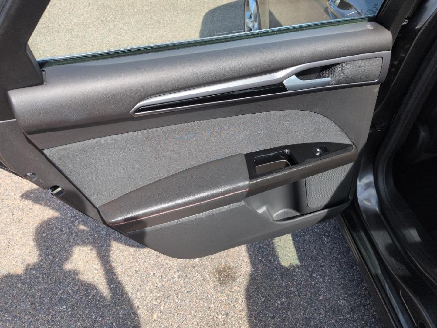 2015 GRAY Ford Fusion SE (1FA6P0H78F5) with an 4 Cyl, 2.5L engine, Automatic transmission, located at 10890 W. Colfax Ave., Lakewood, CO, 80215, (303) 274-7692, 39.739914, -105.120132 - Photo#15